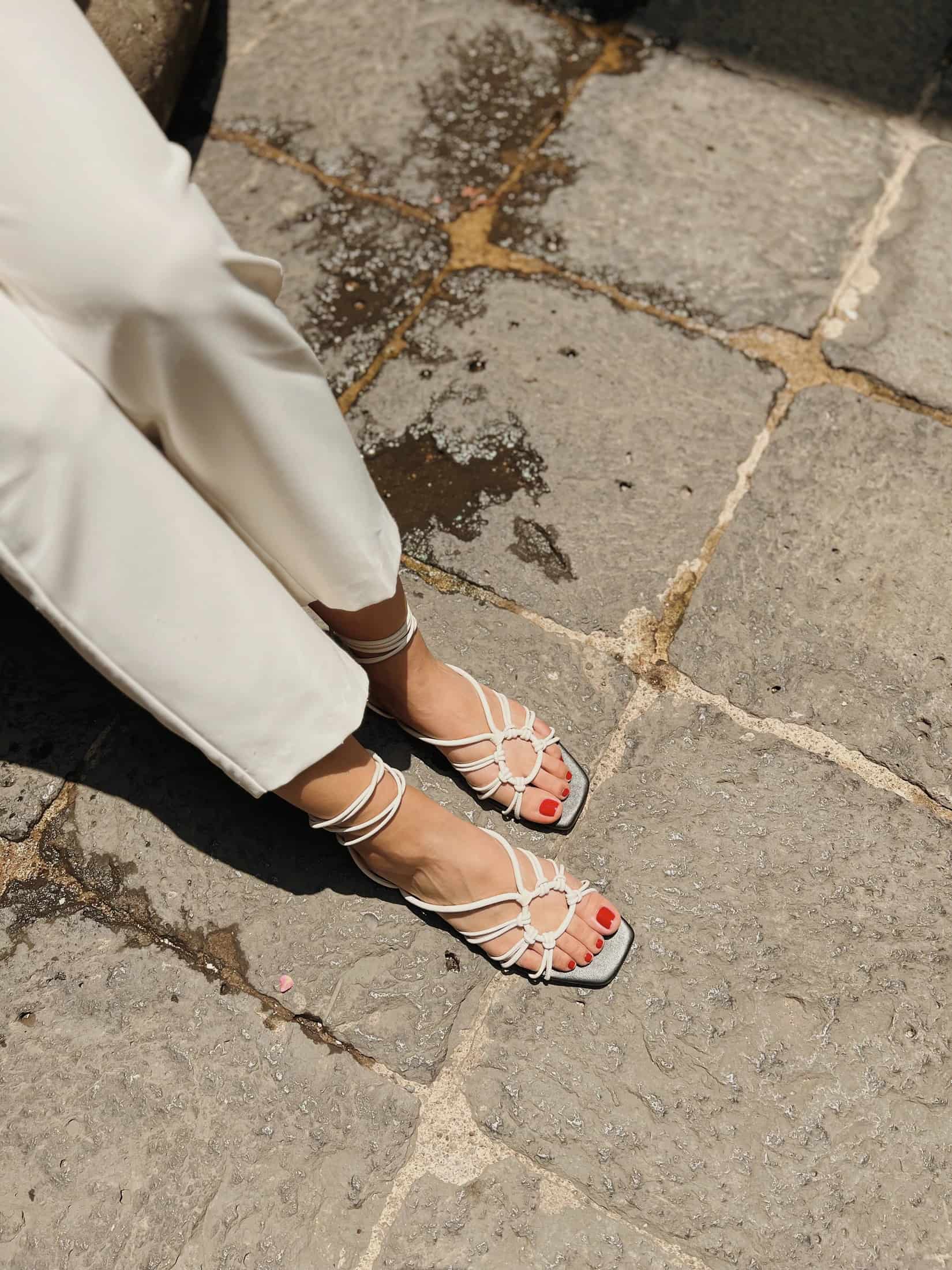 Sandalias Blanco y Negro Coco - miniatura 1