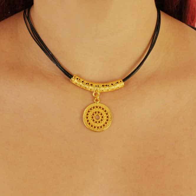 Collar Cuero 4 Vueltas y Dije Pequeño Pectoral Solar Muisca - miniatura 2