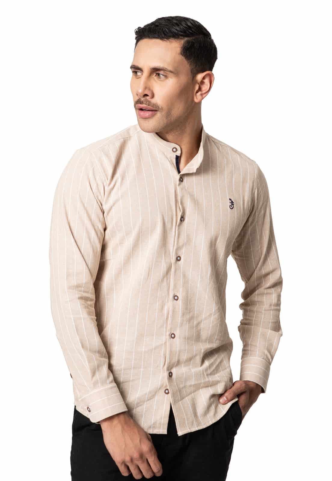 Camisa en Lino verde cuello neru a rayas - miniatura 2