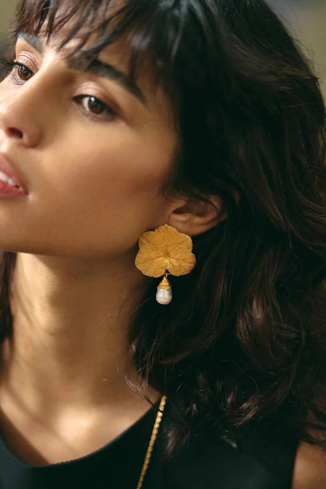 GERANIUM AND PEARL STUDS - miniatura 2