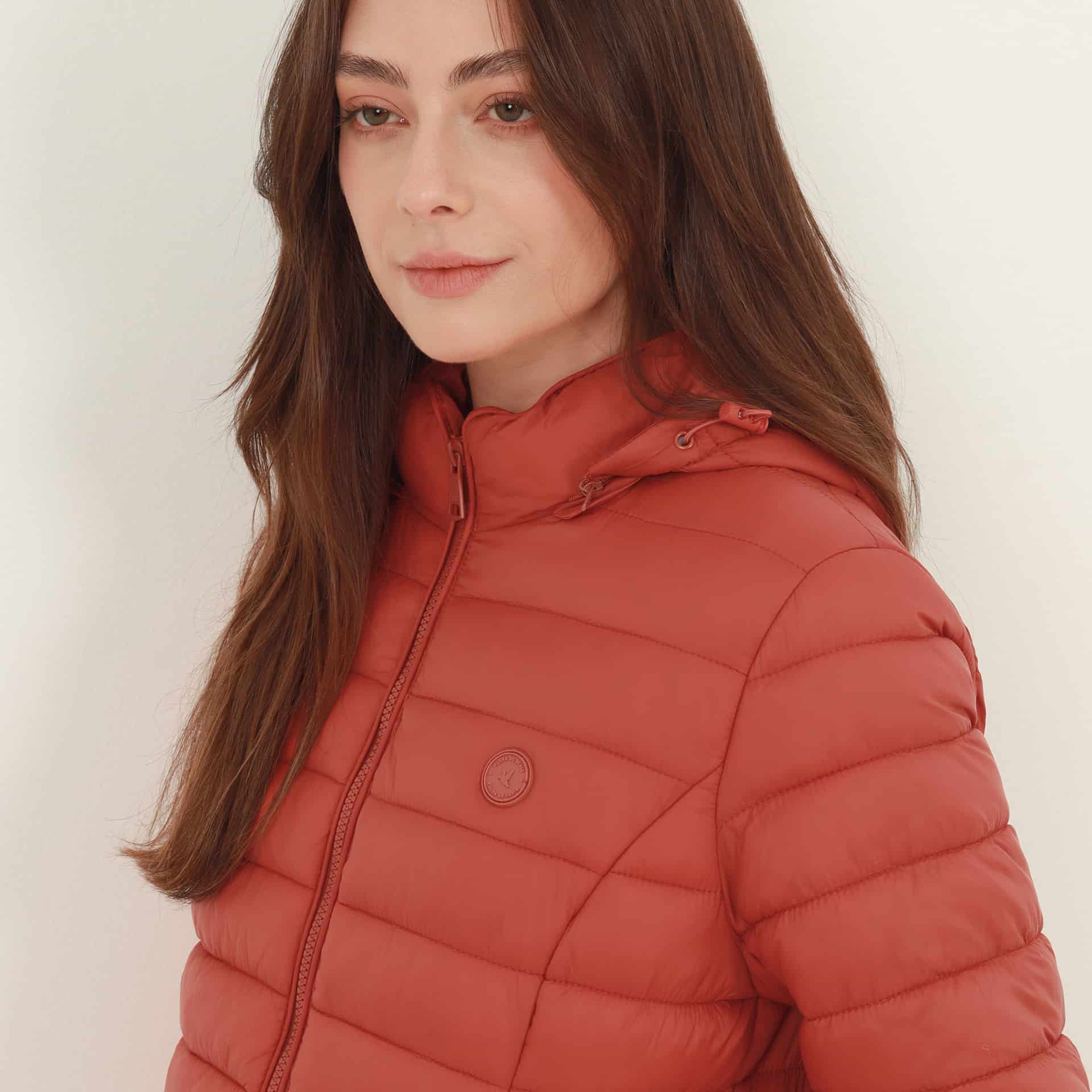 Chaqueta acolchada básica cuello alto con capucha - miniatura 51
