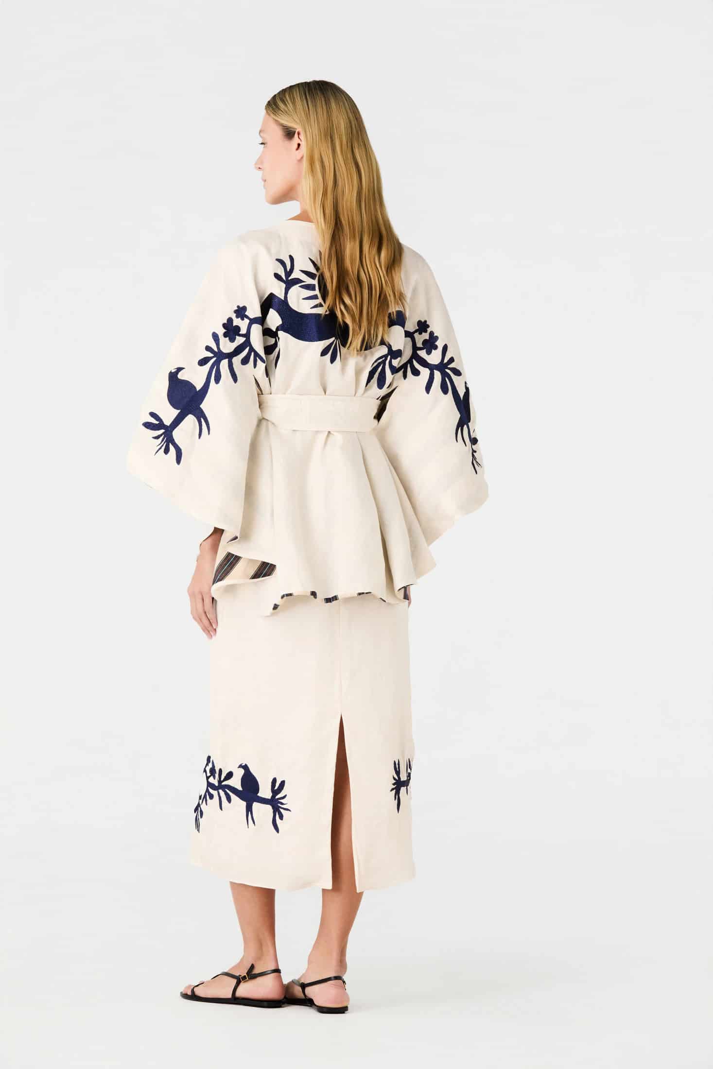 Cavalo Embroidered Linen Poncho / Ivory and Navy - miniatura 2