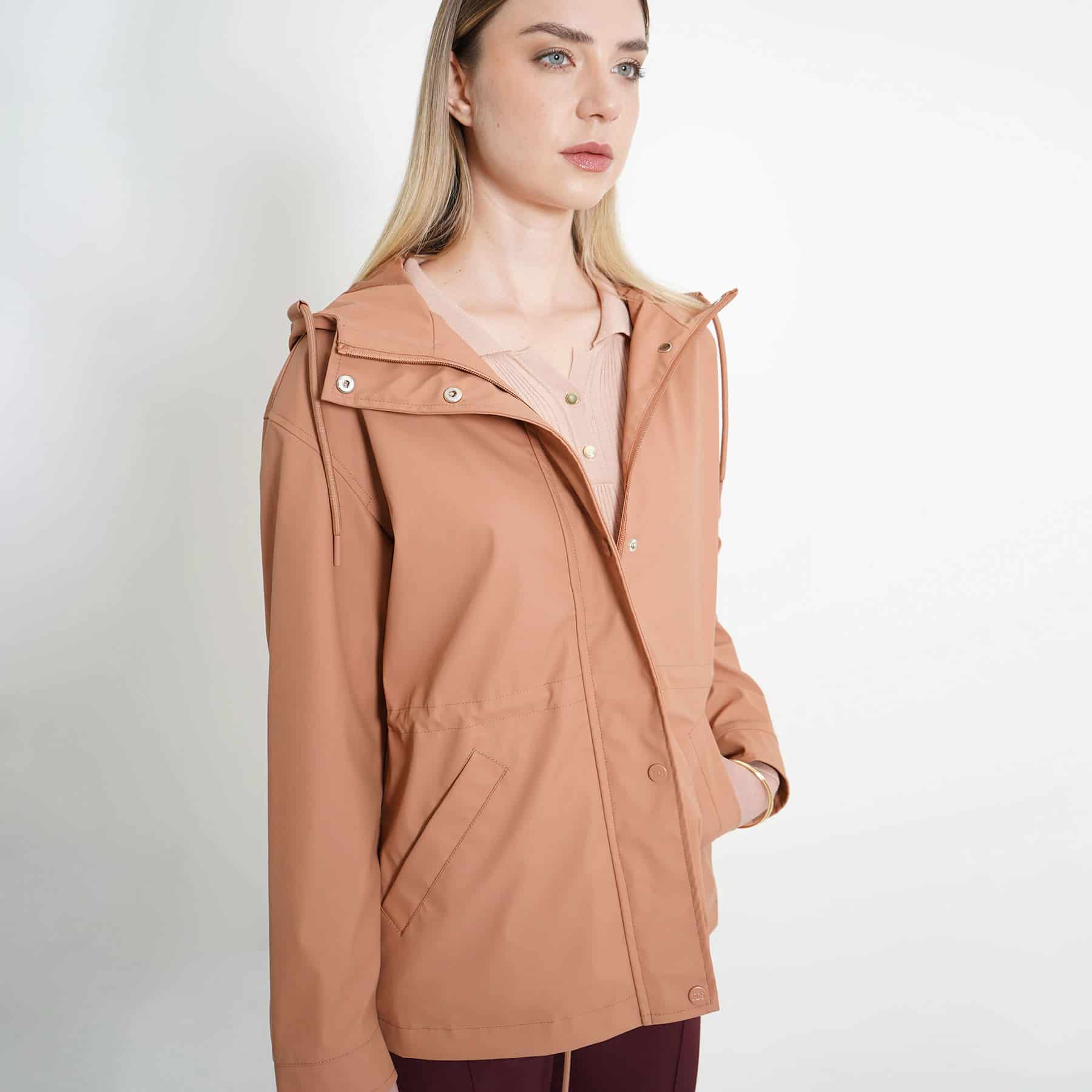 Chaqueta raincoat impermeable con capucha y ajuste en cintura - miniatura 8