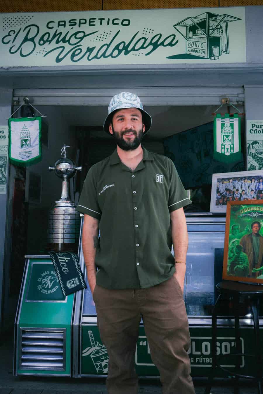 CAMISA VERDE PINO ESTO ES NACIONAL BOHIO - miniatura 4