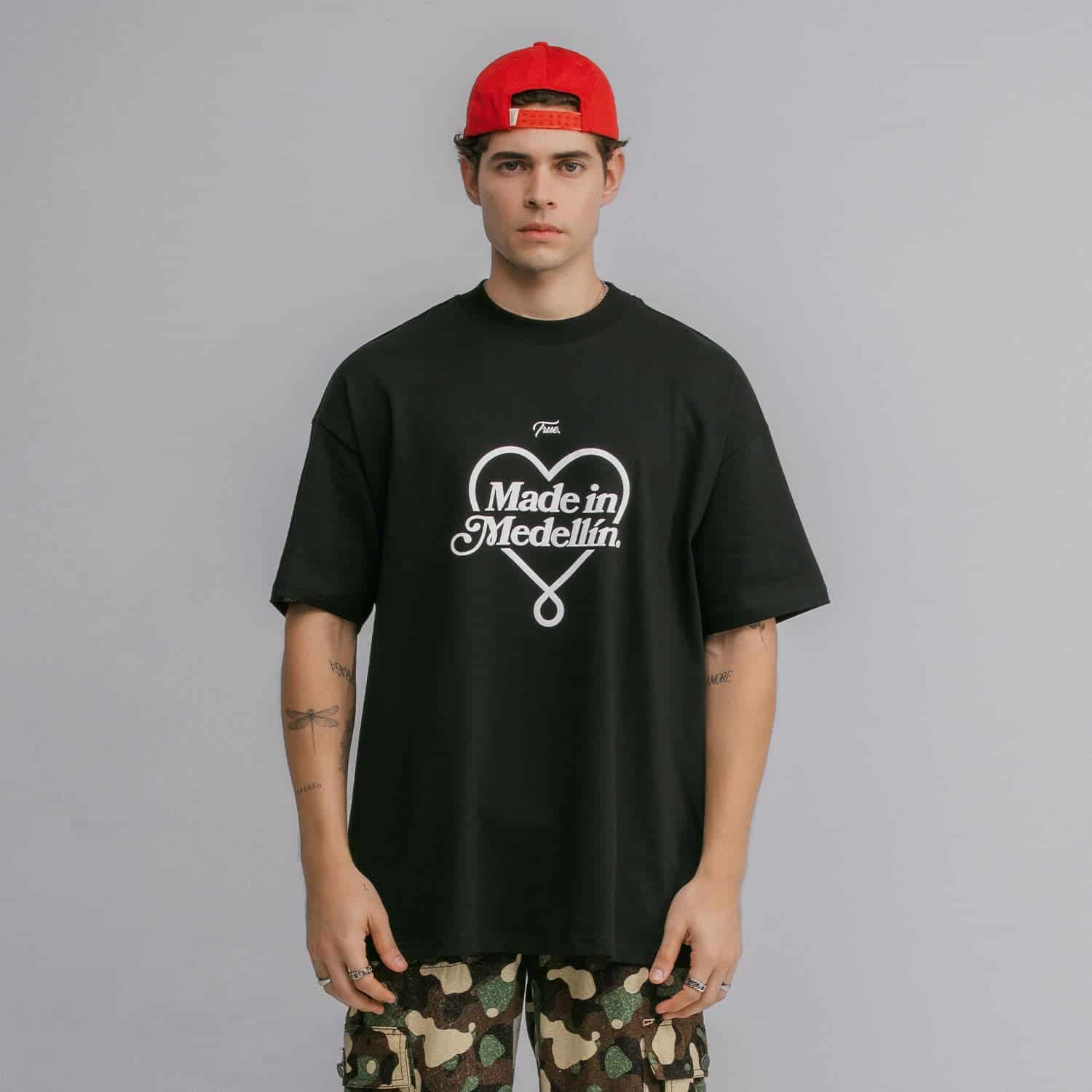 Camiseta Oversized Medellín - Negra - miniatura 2