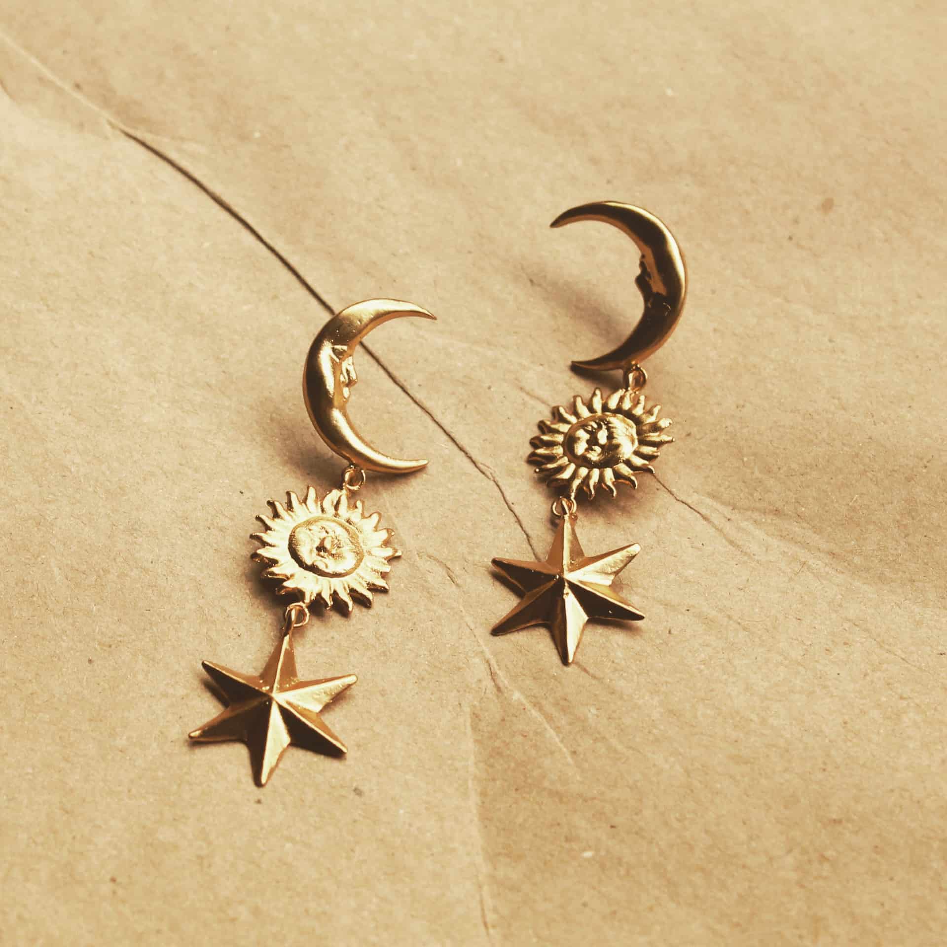 Aretes largos con sol, luna y estrella - miniatura 3