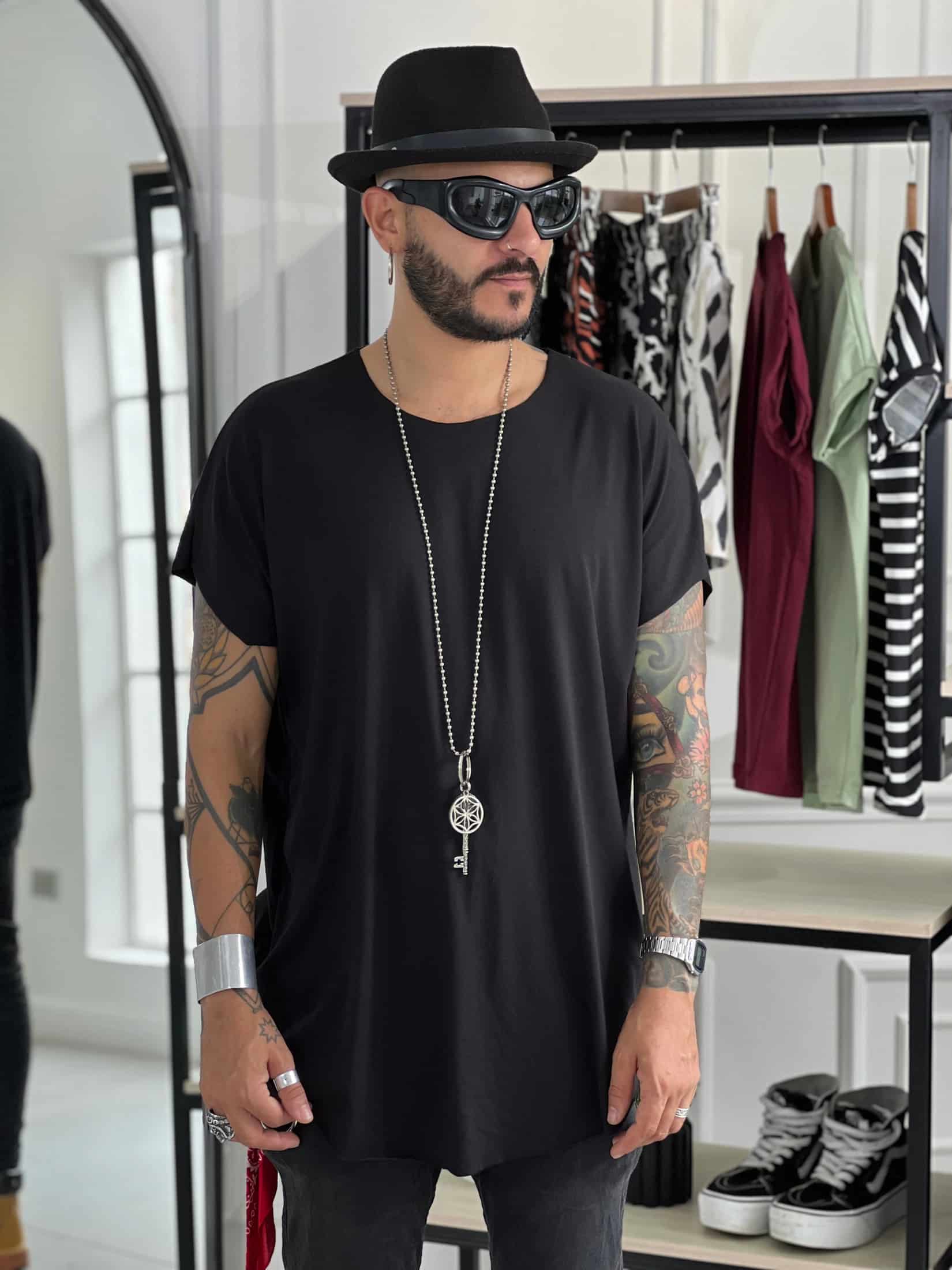 Camiseta ov negra - miniatura 2