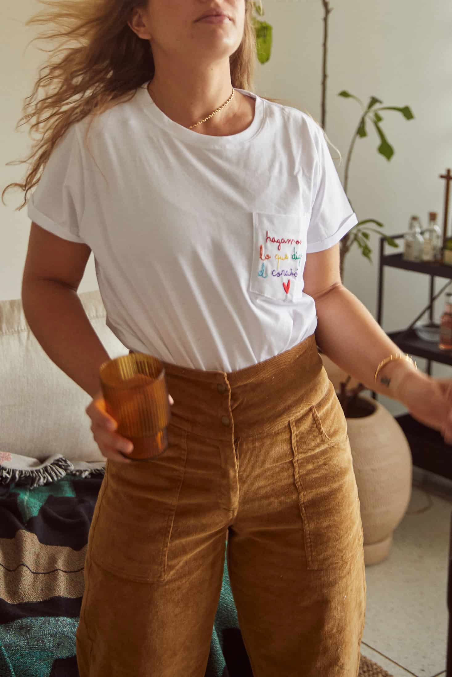 Hagamos Lo Que Diga El Corazón Embroidered Oversized Tee - miniatura 2