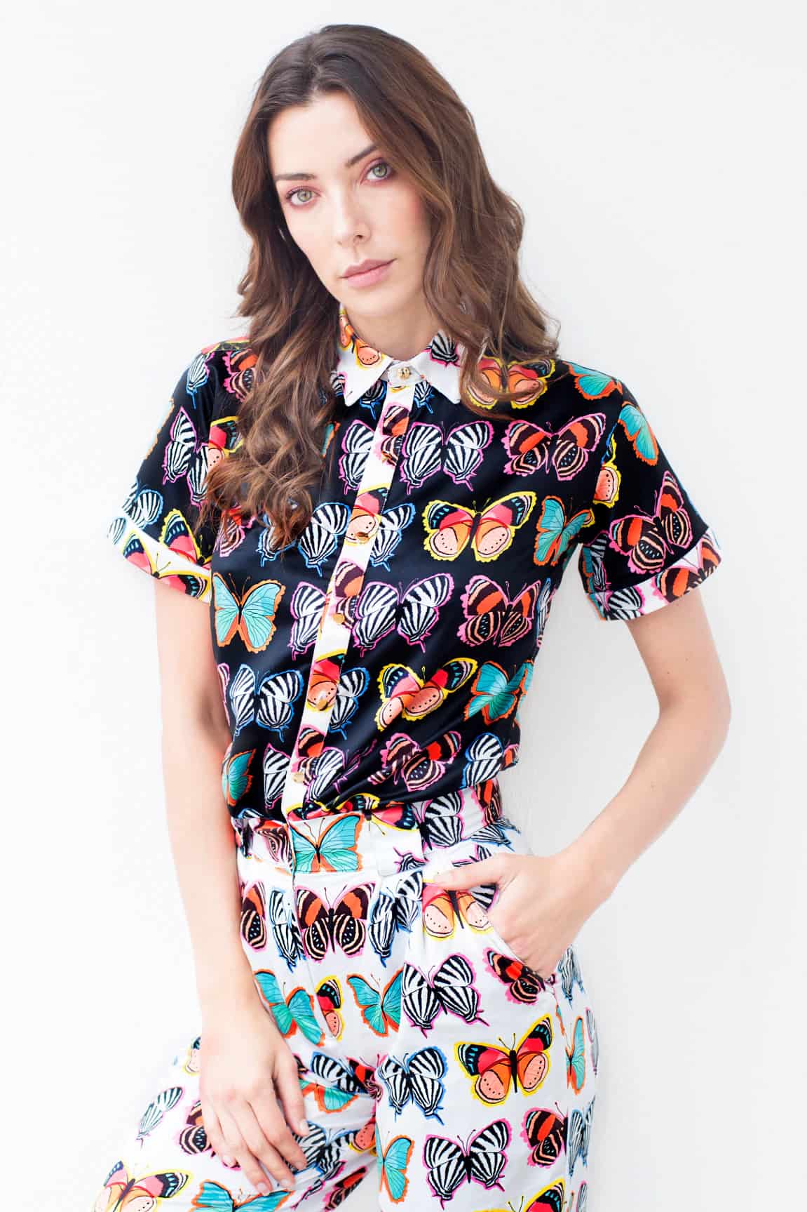 Camisa Unisex Manga Corta / Estampado Tierra de Mariposas - miniatura 1