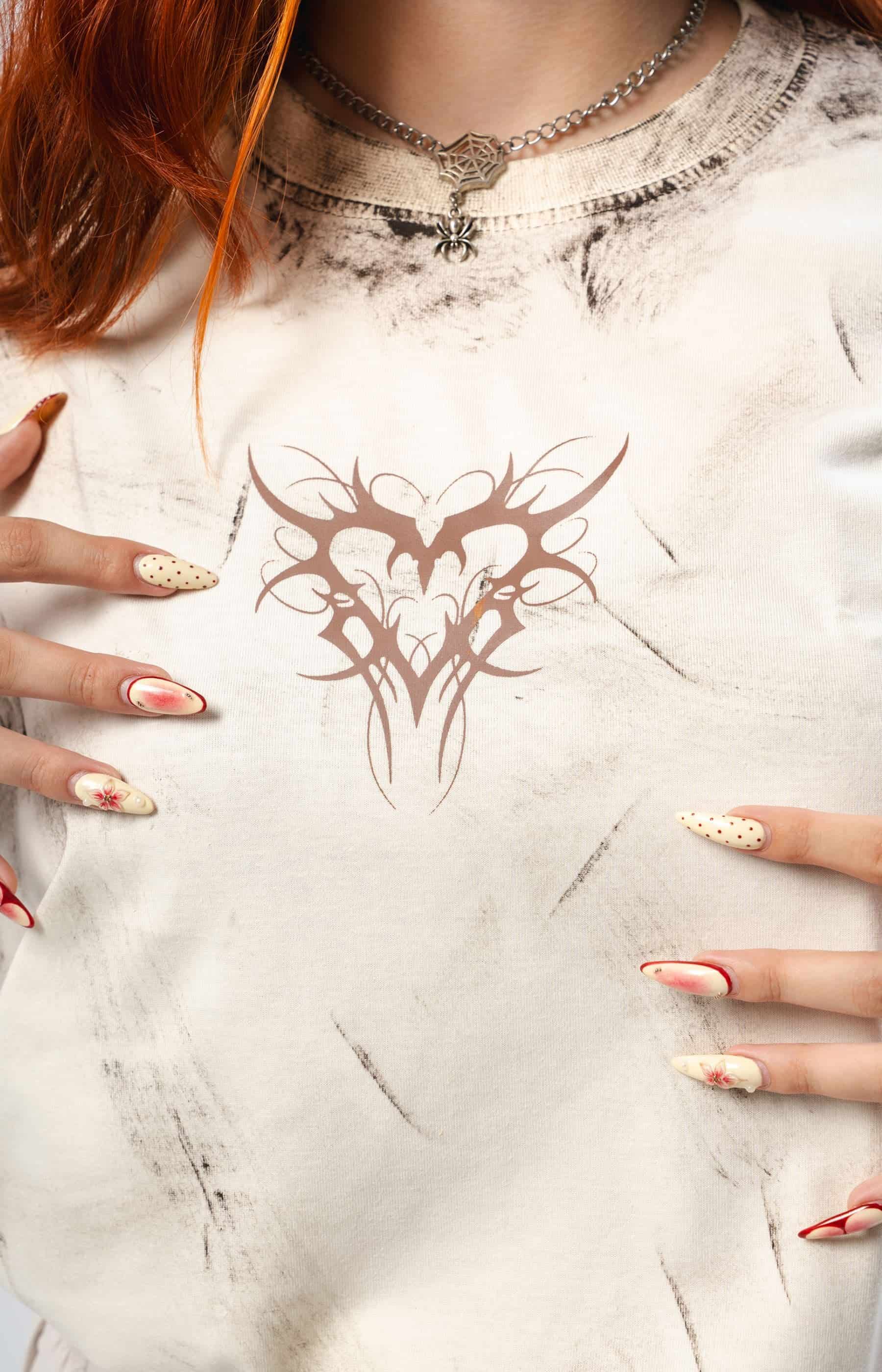 Camiseta Distressed Tribal Heart - miniatura 2