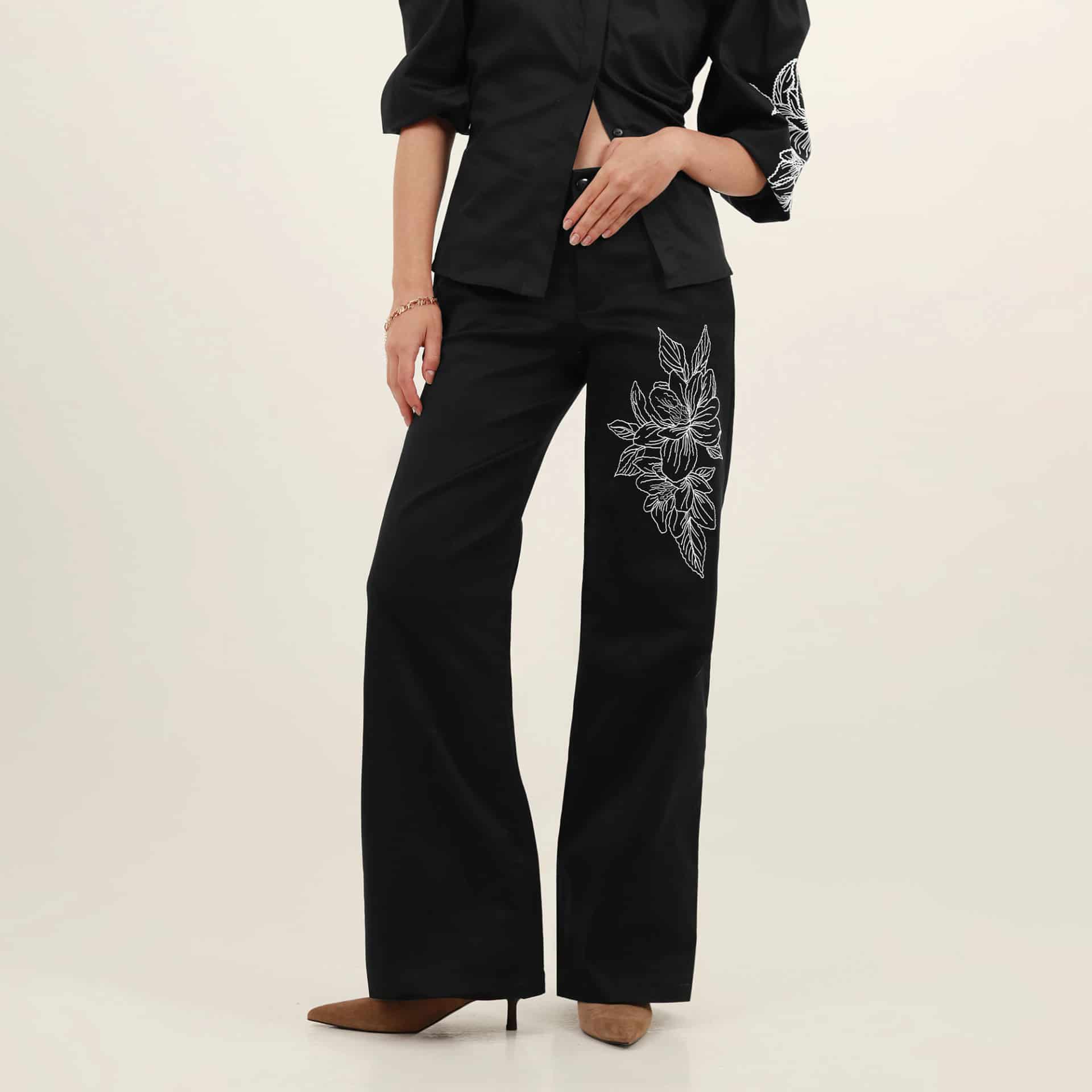 Pantalón palazzo bota flare con bordado flor - miniatura 7