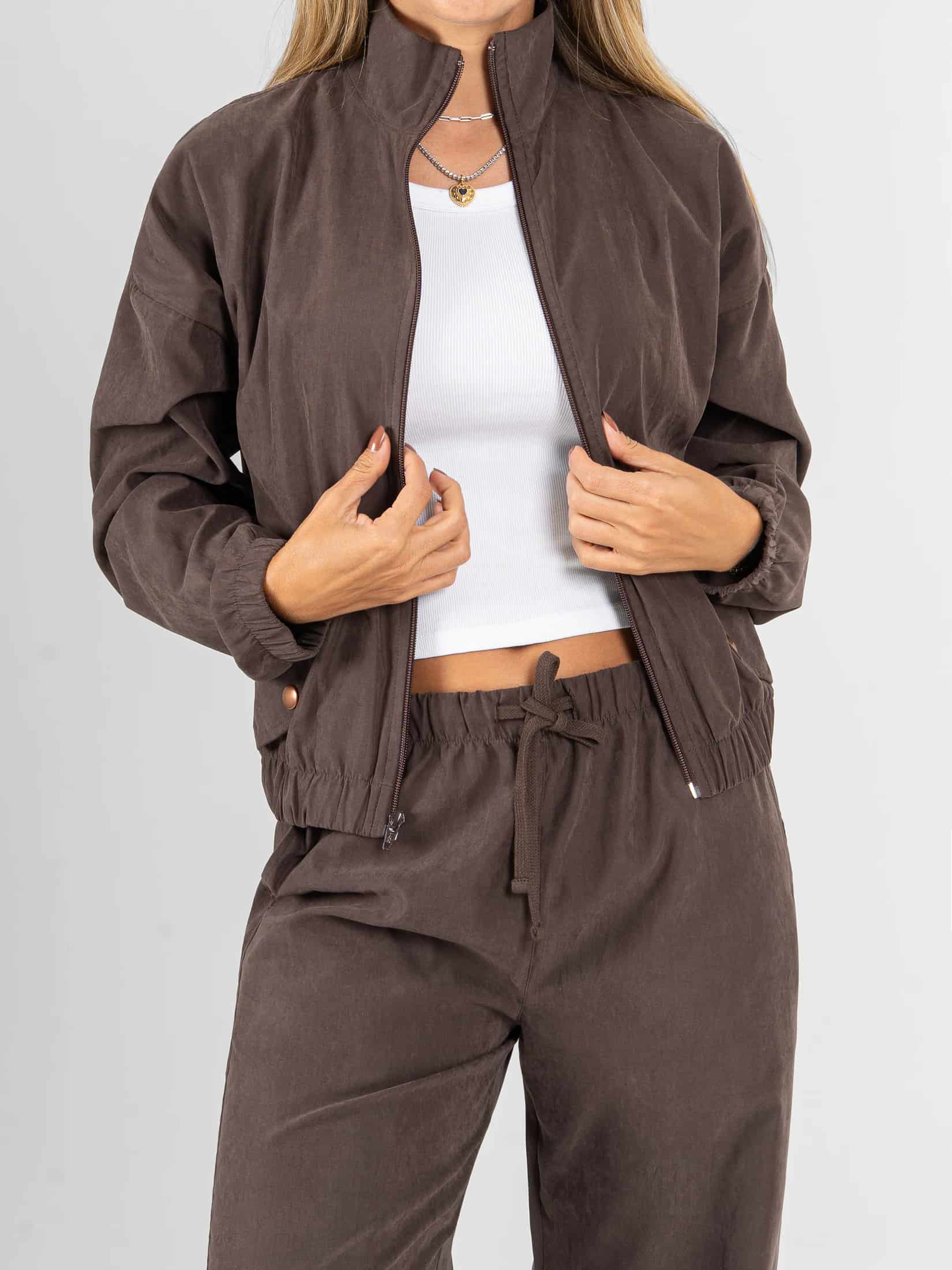Ref: 0610663 Chaqueta, tejido plano liviano, cuello alto, con cremallera, tono café - miniatura 1