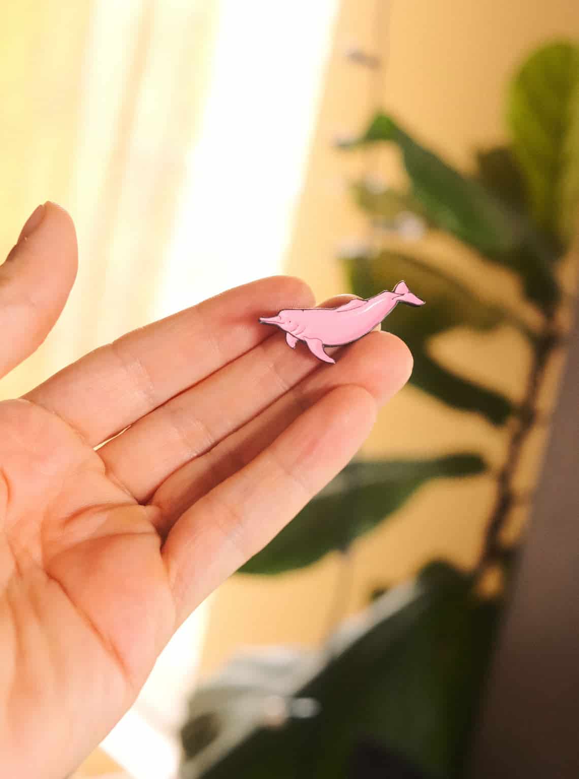 PIN DELFIN ROSADO - miniatura 3