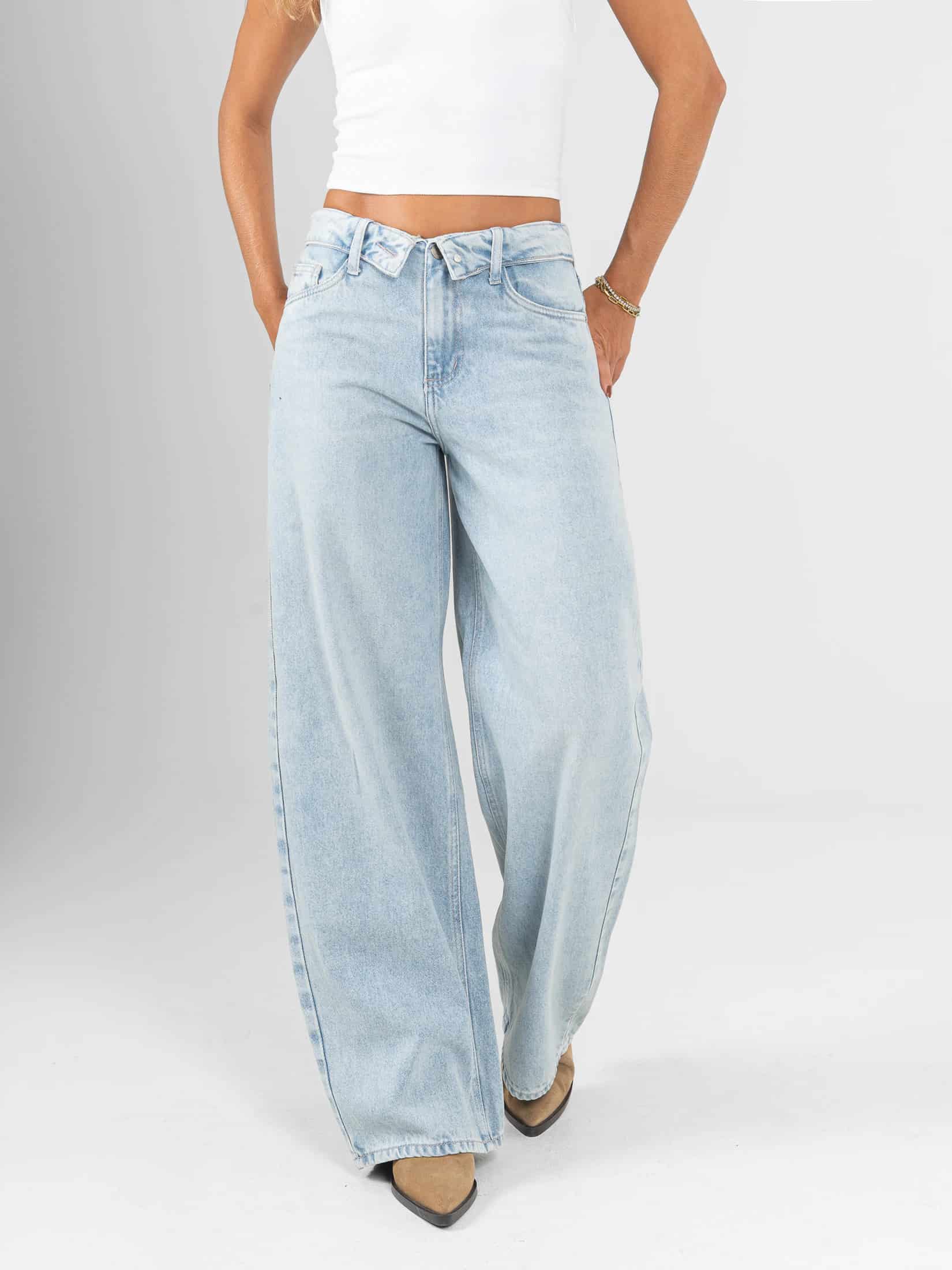 Ref: 066329 Jean wide leg, rígido, tiro medio, detalle en pretina, tono azul claro. - miniatura 1