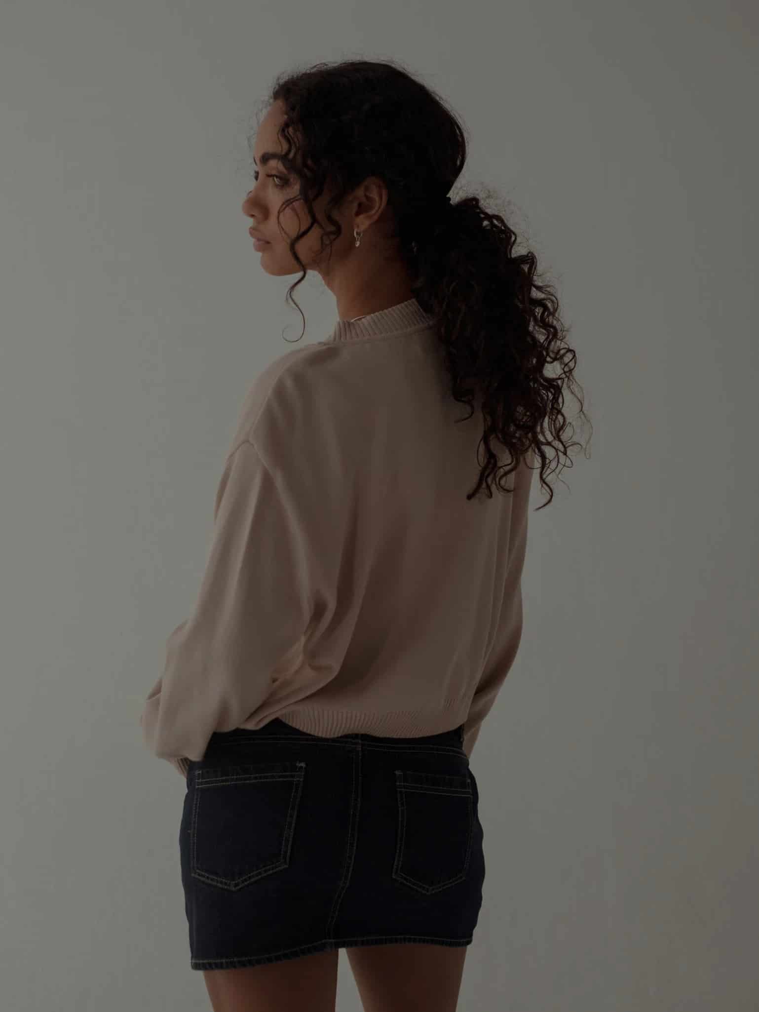 ONE HALF V-NECK KNIT SWEATER - NATURAL COTTON - miniatura 7