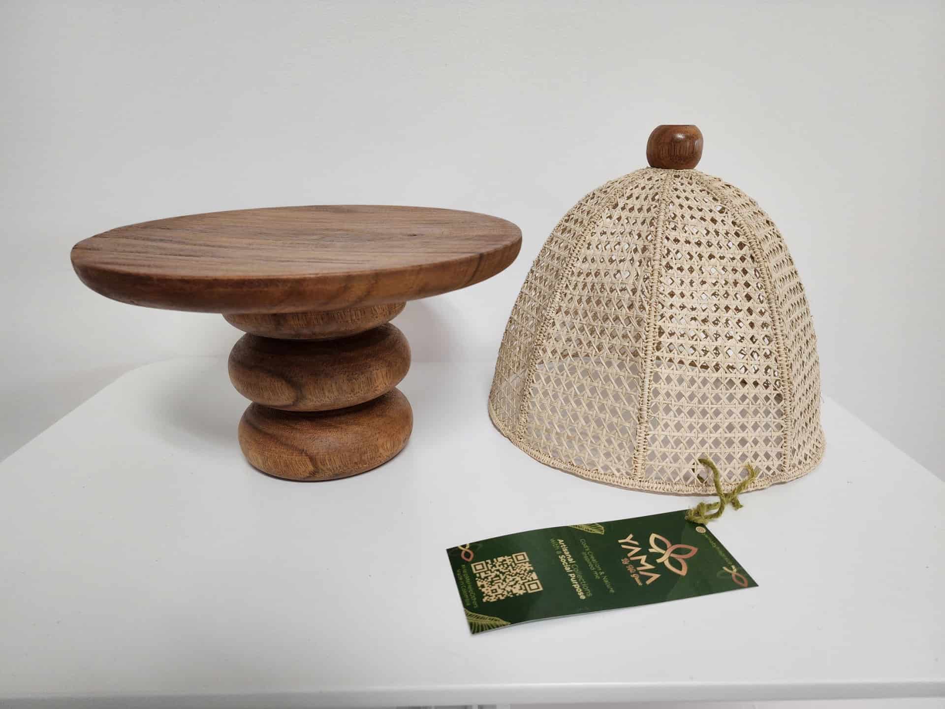 Artisanal Wood Cake Stand with Wicker Cover - miniatura 3