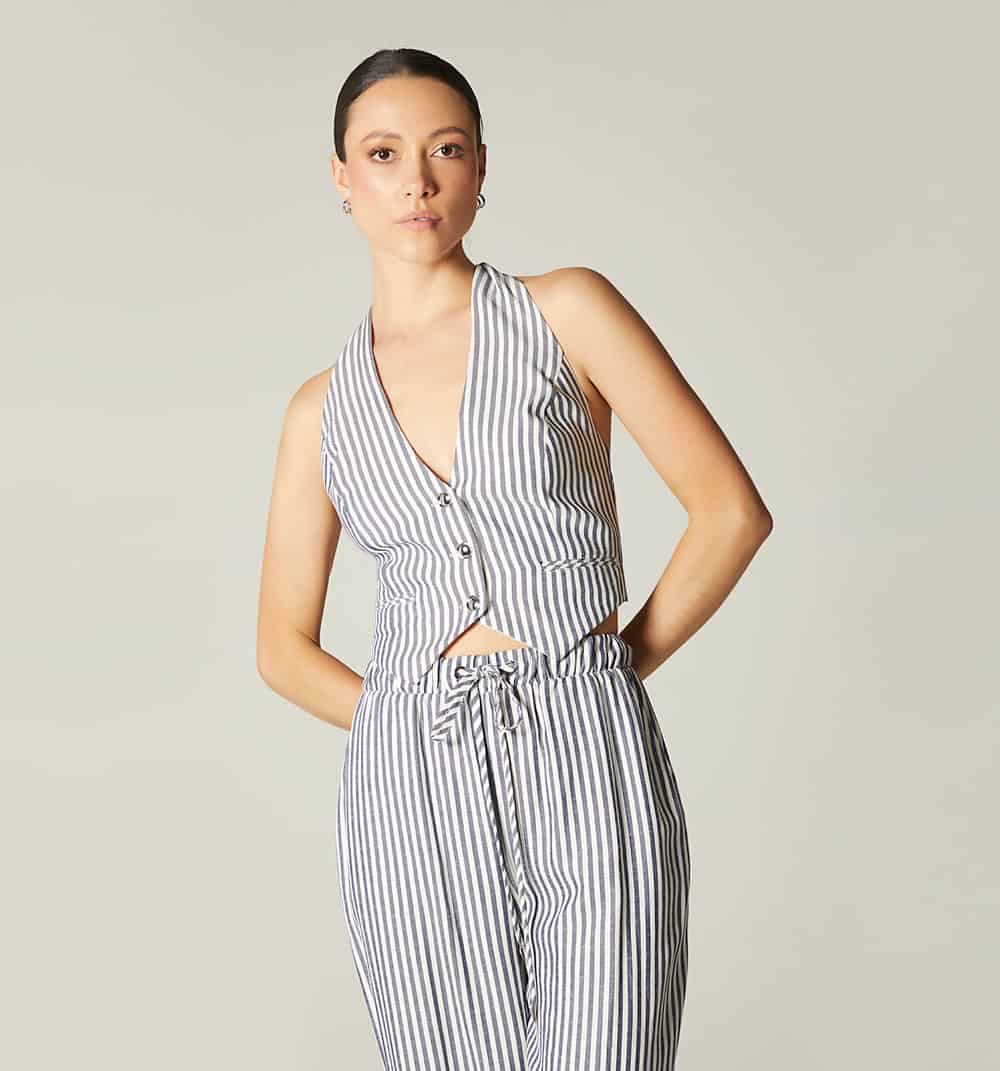 Blusa corta con amarres - miniatura 4
