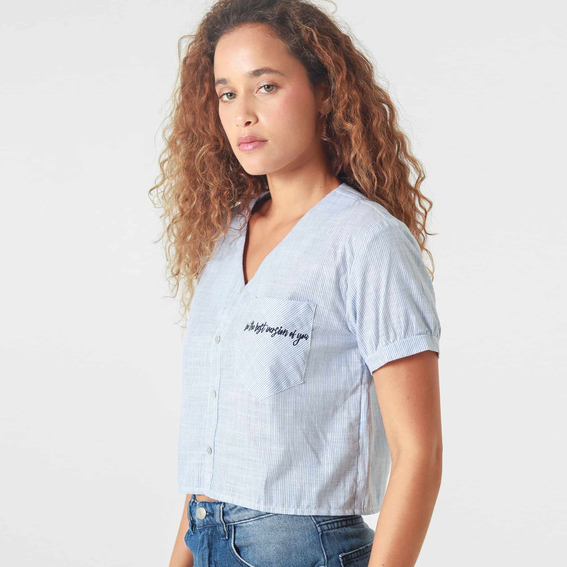 Blusa Crop Cuello V Manga Corta - miniatura 3