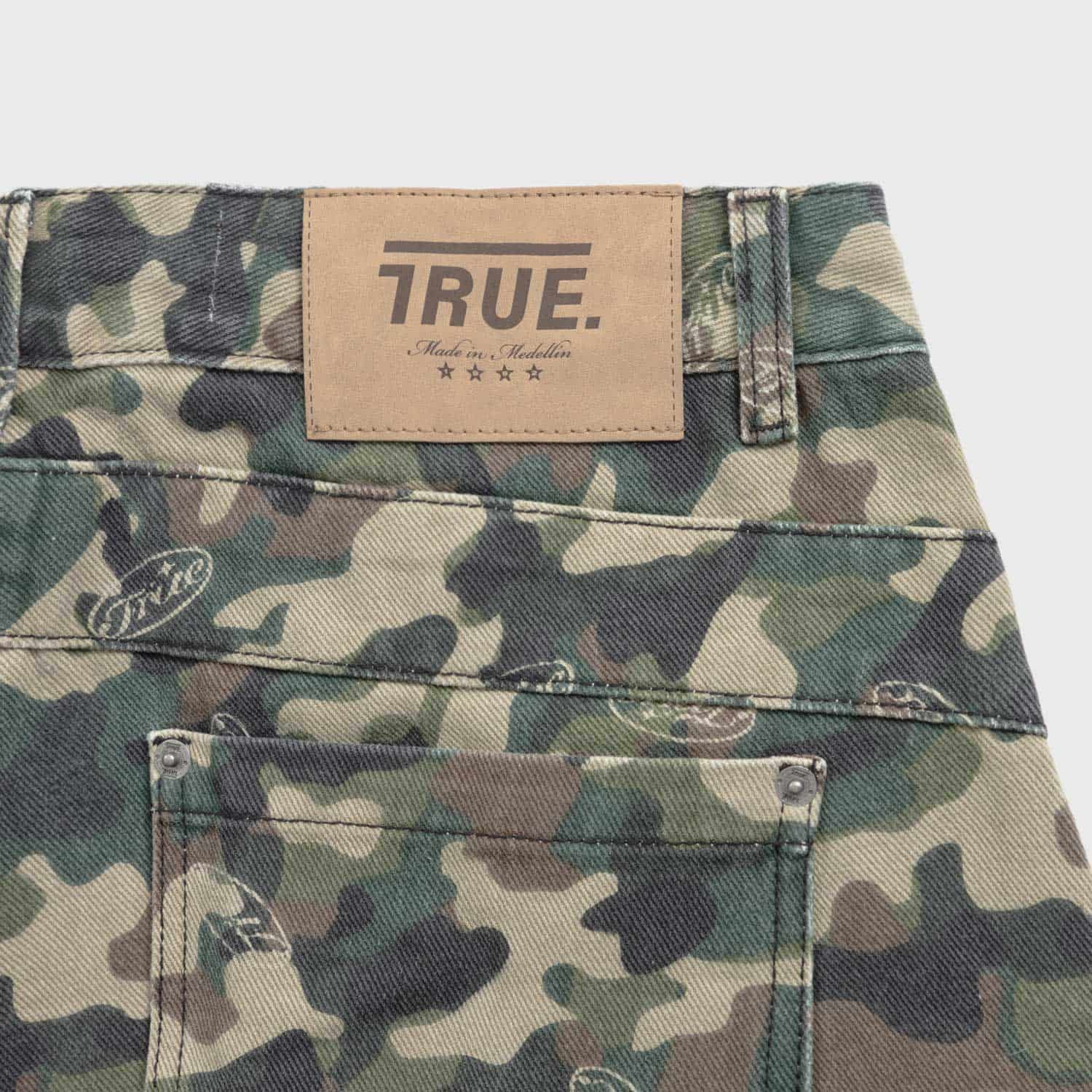 Intuition Camo Cargo Jorts - Green - miniatura 8
