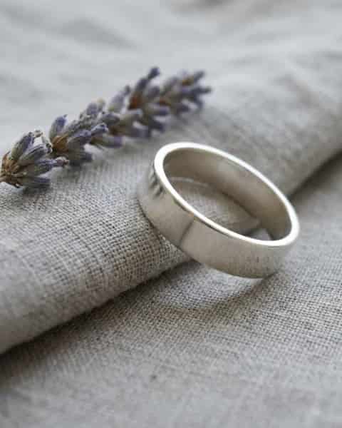 Anillo solitario en Plata con circón central y circones de adorno - miniatura 2