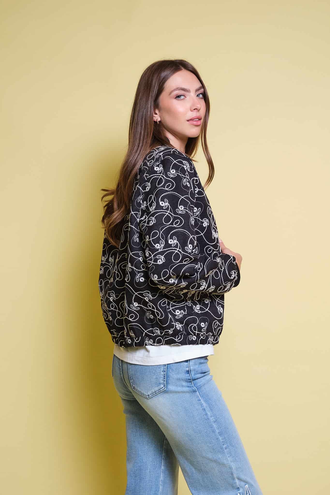 CHAQUETA BOMBER NEGRA CINTAS ALL OVER - miniatura 4