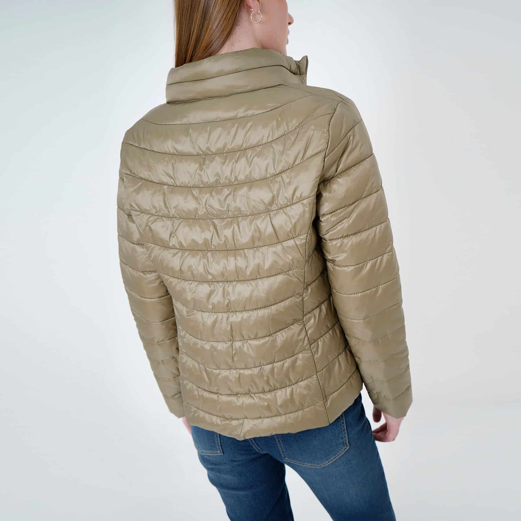 Chaqueta acolchada cuello alto con capucha interna - miniatura 37