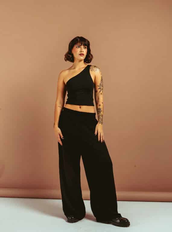 BLUSA ASIMÉTRICA NEGRA - miniatura 2