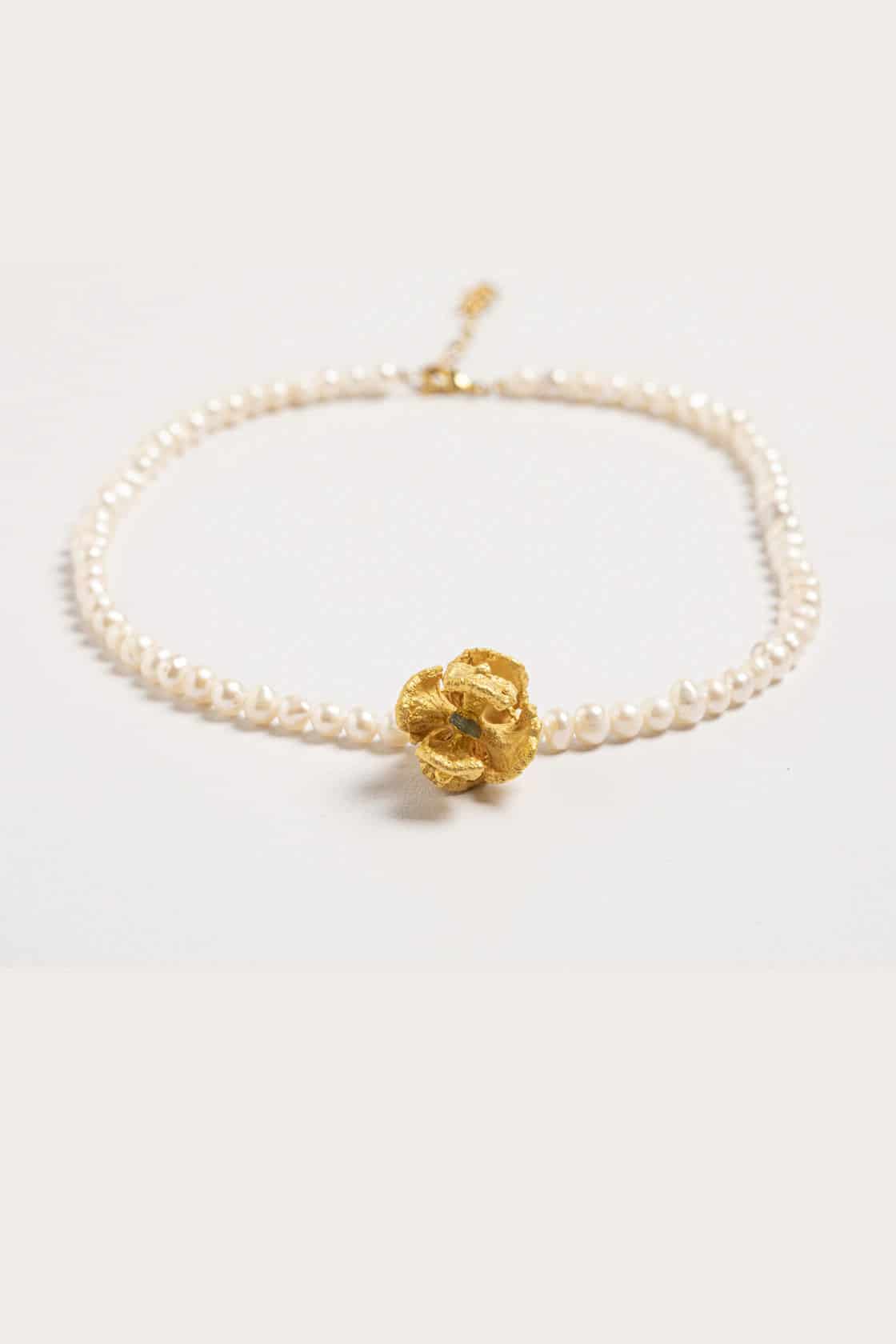 PINE SEED ROUGH EMERALD AND PEARLS NECKLACE - miniatura 2