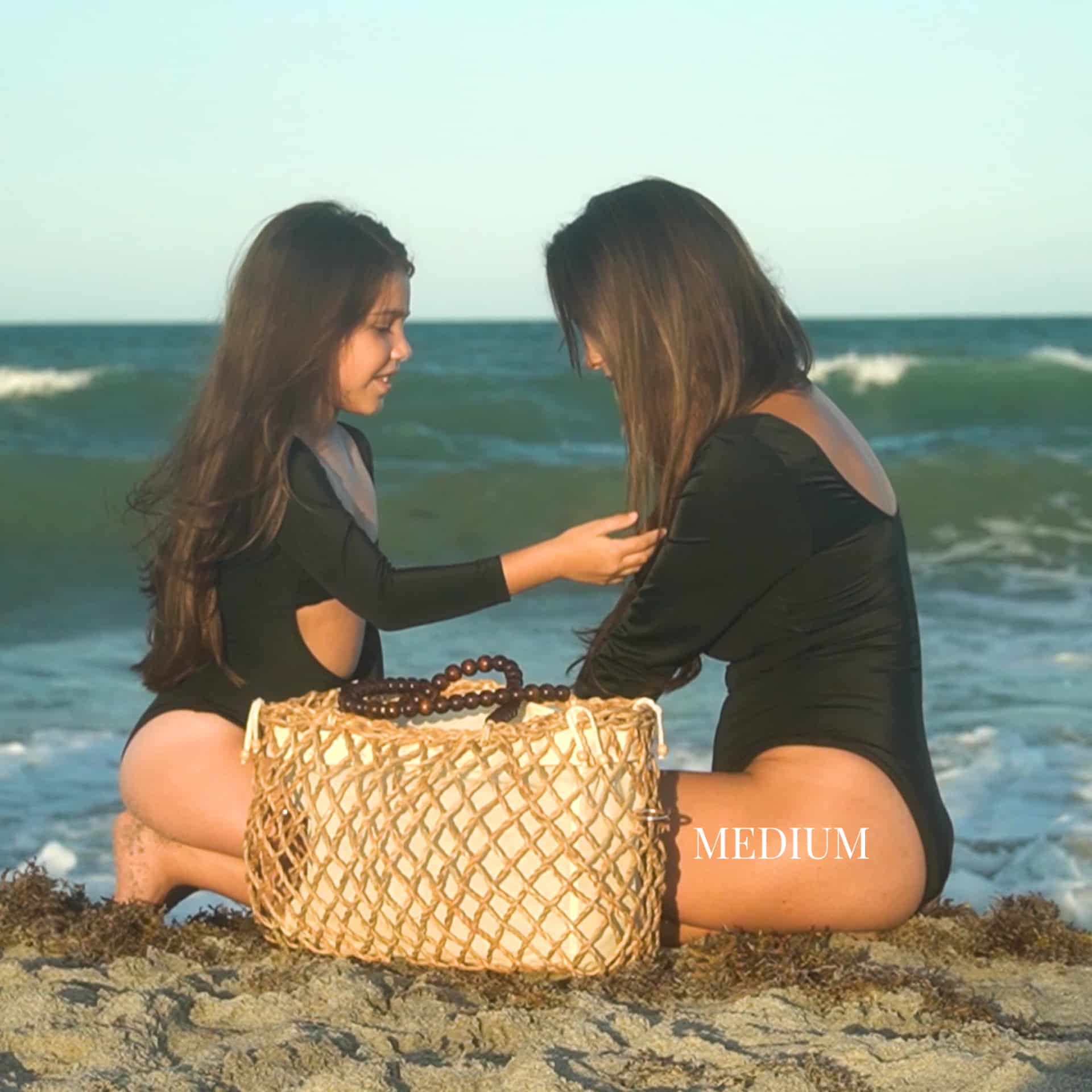 Woven Bead Handle Tote - miniatura 2