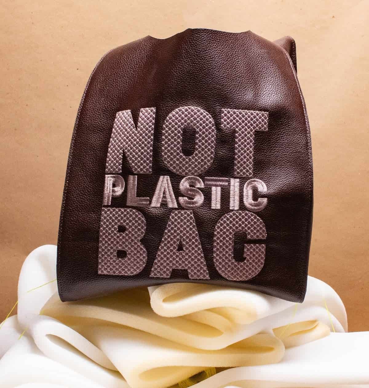 PLASTIC BAG - Chocolate x Embroidered Taupe - miniatura 3