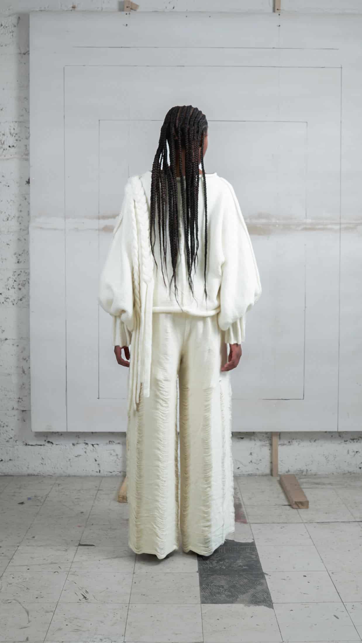 KNITTED SWEATER WITH LONG BRAIDS - miniatura 4