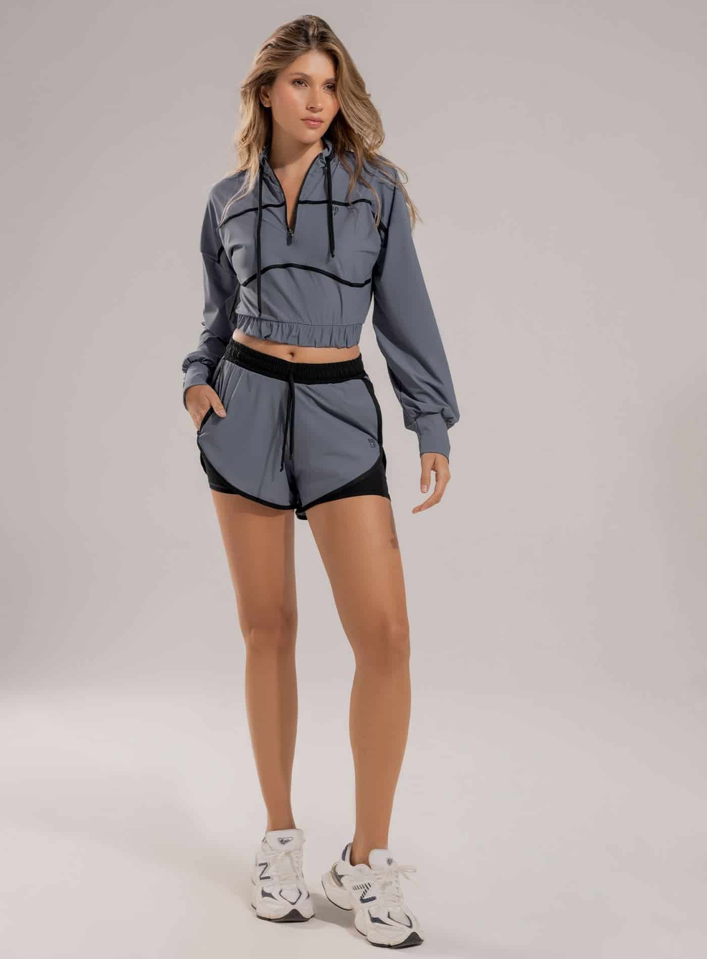 SHORT DEPORTIVO CON SESGOS EN CONTRASTE INCLUYE SHORT INTERNO - miniatura 2