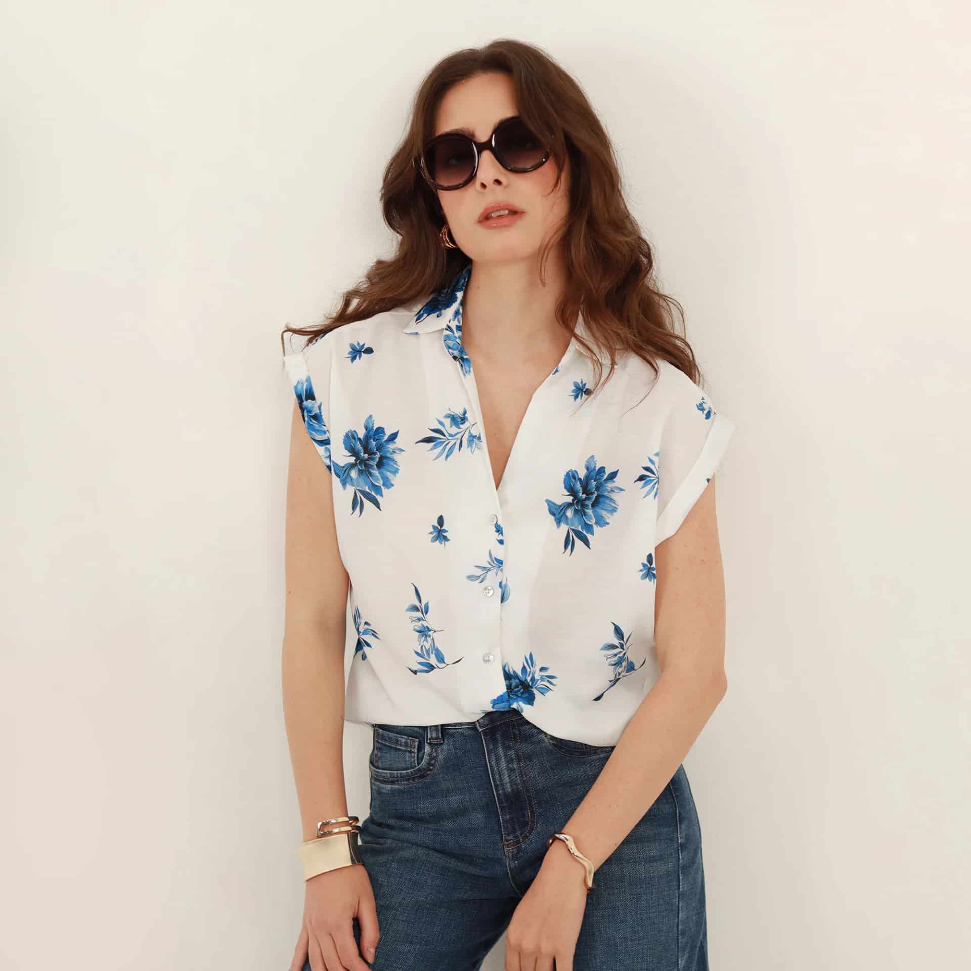 Blusa estampada abierta cuello sport manga corta rodada - miniatura 7