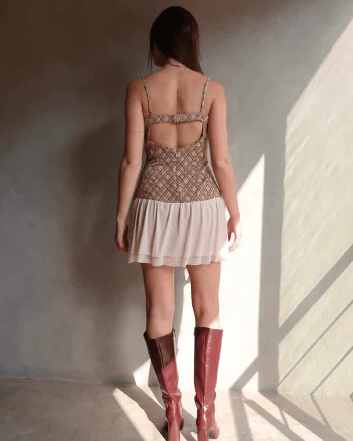 VESTIDO MINIPLAID DE CUADROS CON CORSET CREMA - miniatura 15