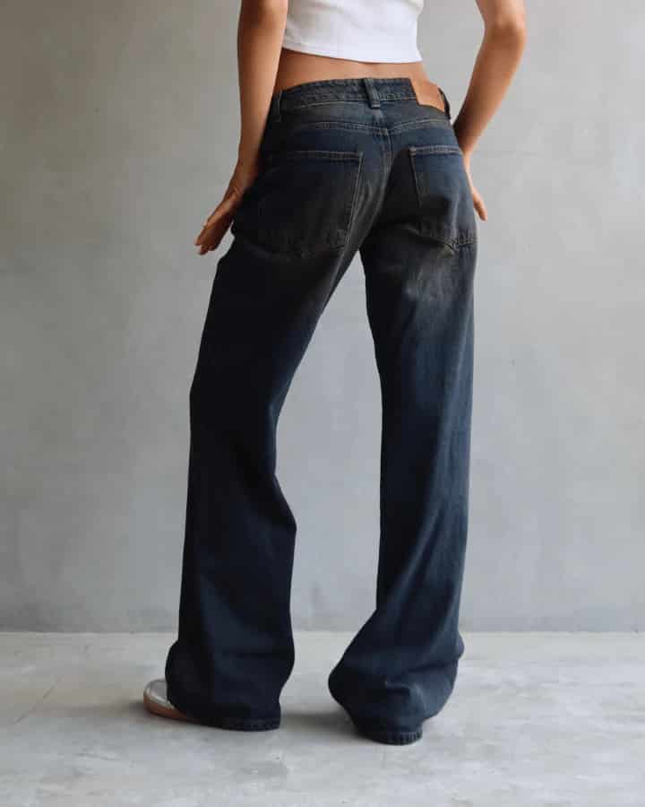 JEAN LOW WIDE FIT TIRO BAJO ANCHO AZUL DIRTY WASHED - miniatura 4