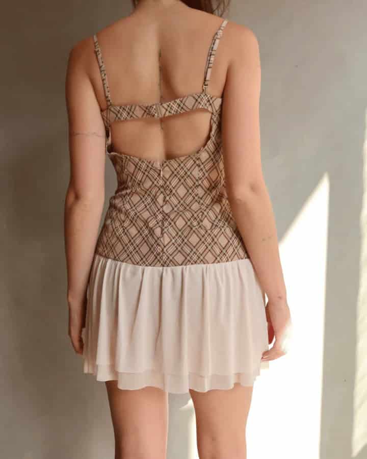 VESTIDO MINIPLAID DE CUADROS CON CORSET CREMA - miniatura 6