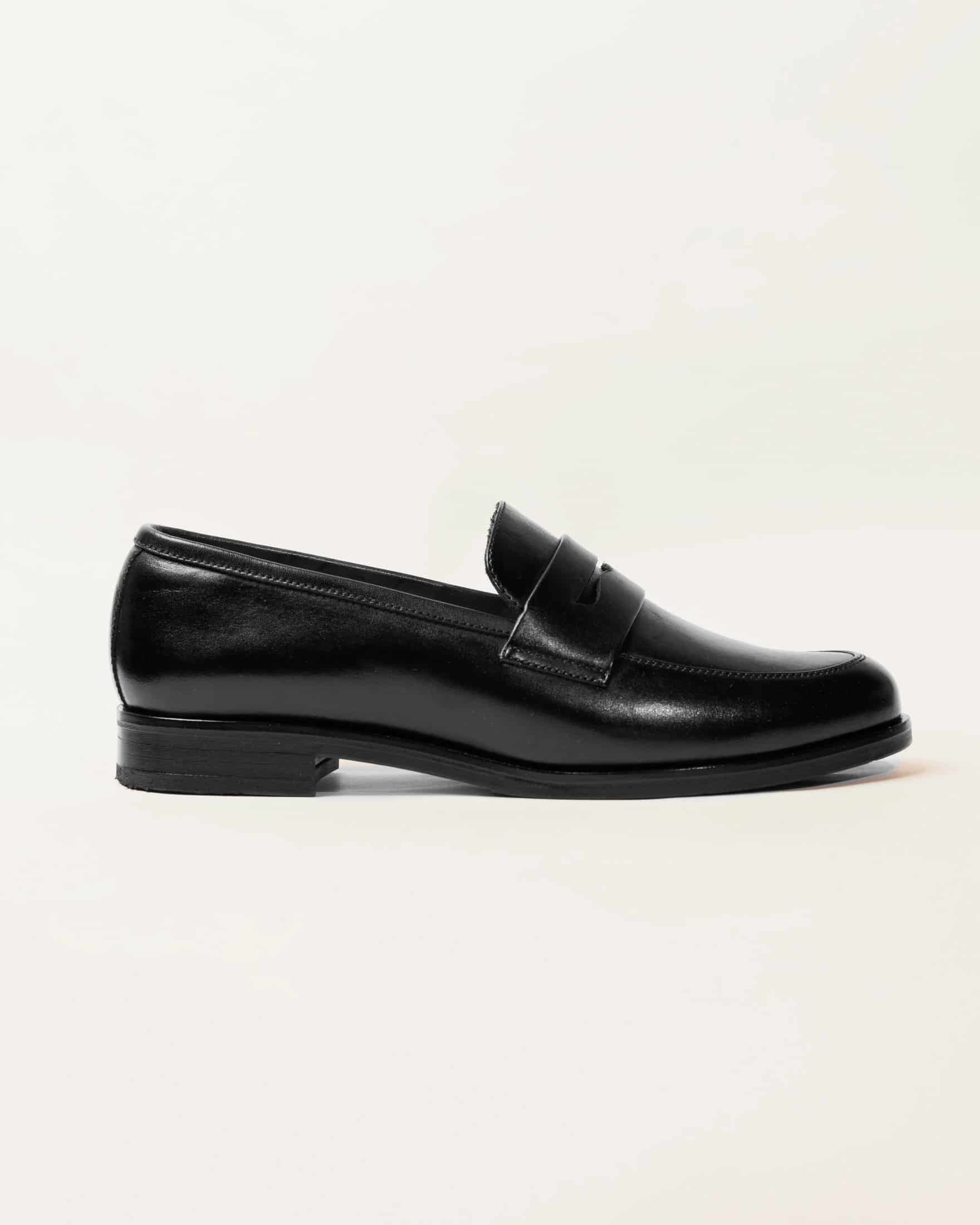 Mocasín Alessa Negro Suela Clásica - miniatura 2