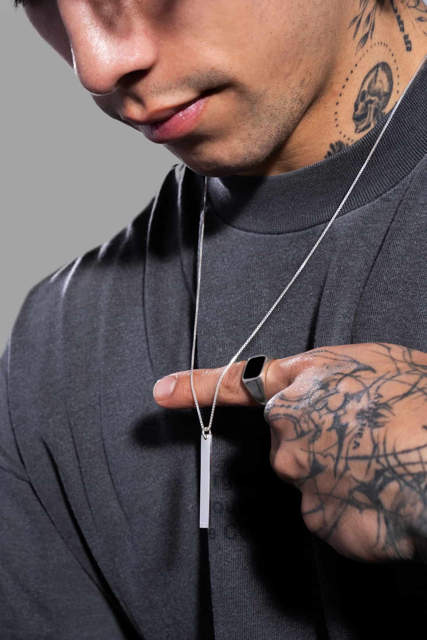 VERTICAL BAND NECKLACE | CADENA EN PLATA - miniatura 3
