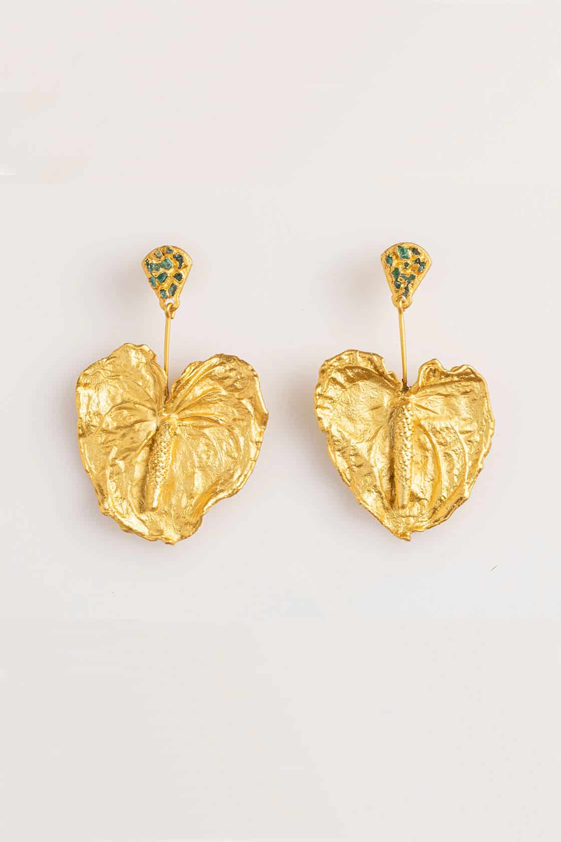 ANTHURIUM EARRINGS AND ROUGH EMERALDS STUDS - miniatura 1
