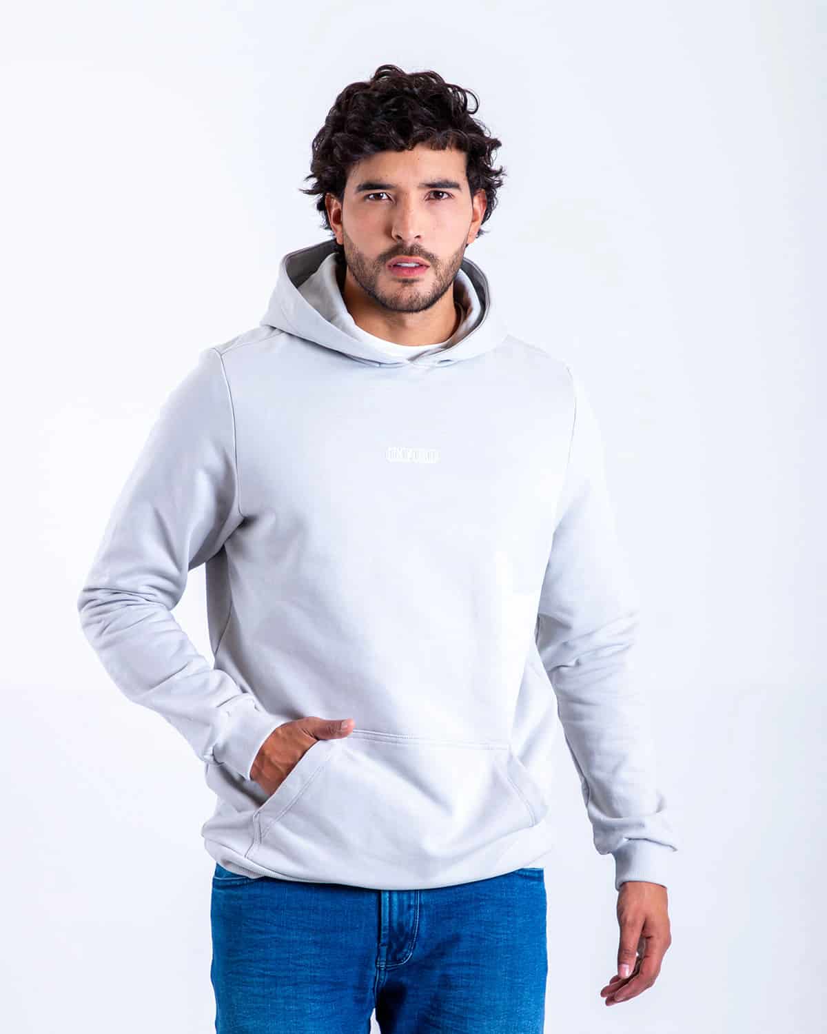 Buzo gris estampado espalda para hombre - miniatura 1