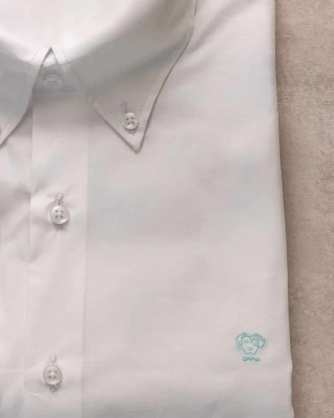 Camisa Antimanchas Popelina Blanco Logo Azul Claro - miniatura 11