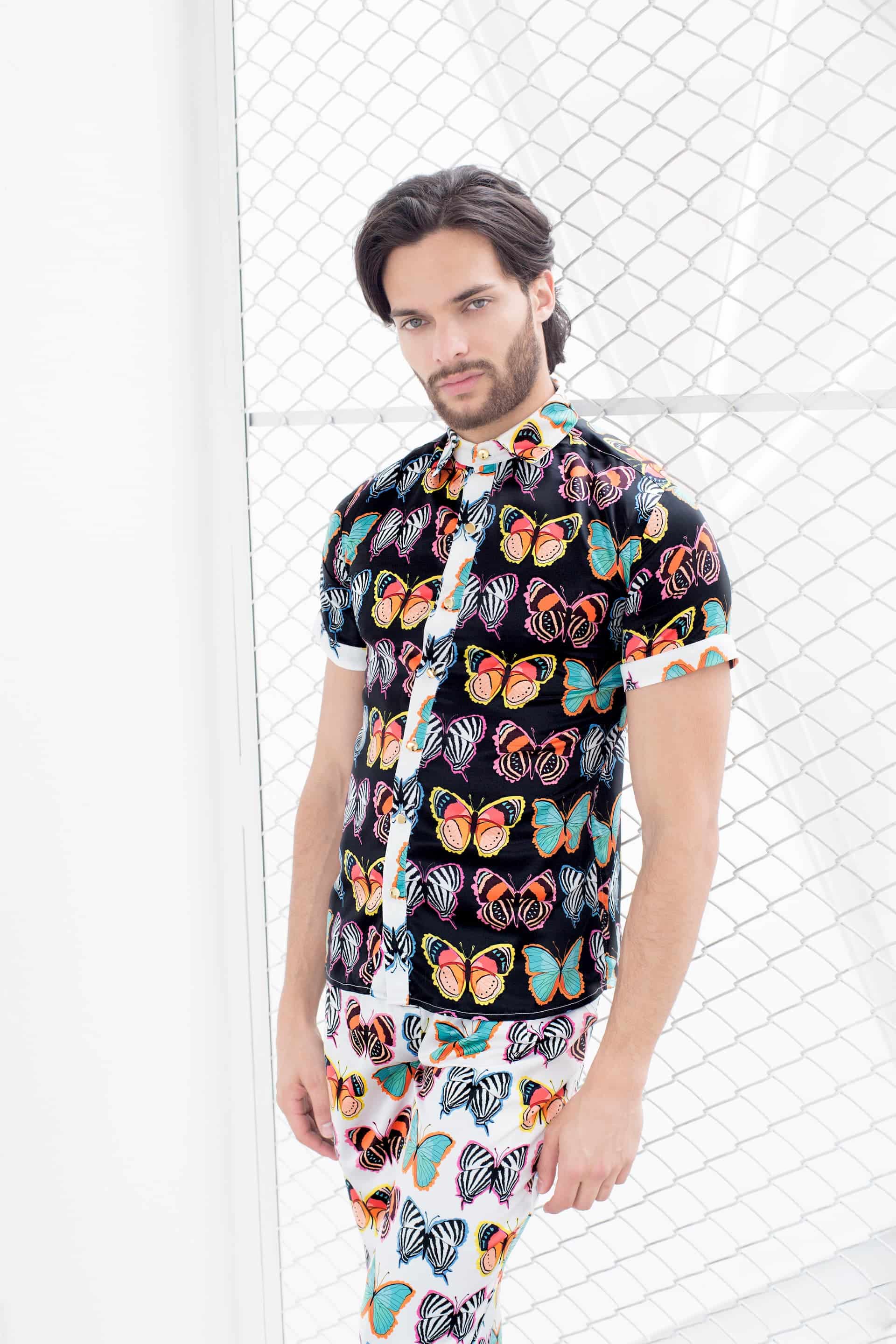 Camisa Unisex Manga Corta / Estampado Tierra de Mariposas - miniatura 2