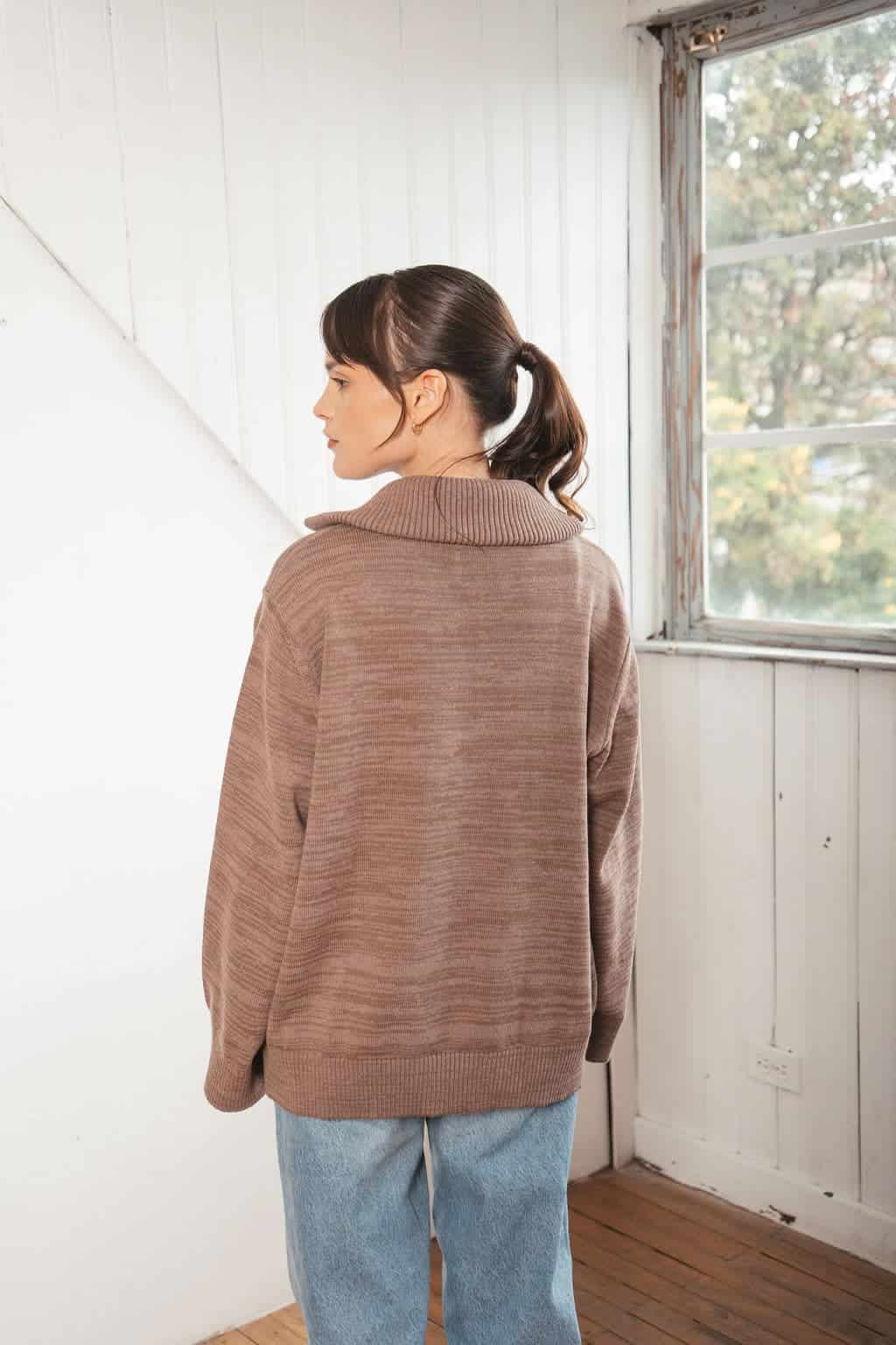 sweater botones madera café - miniatura 5