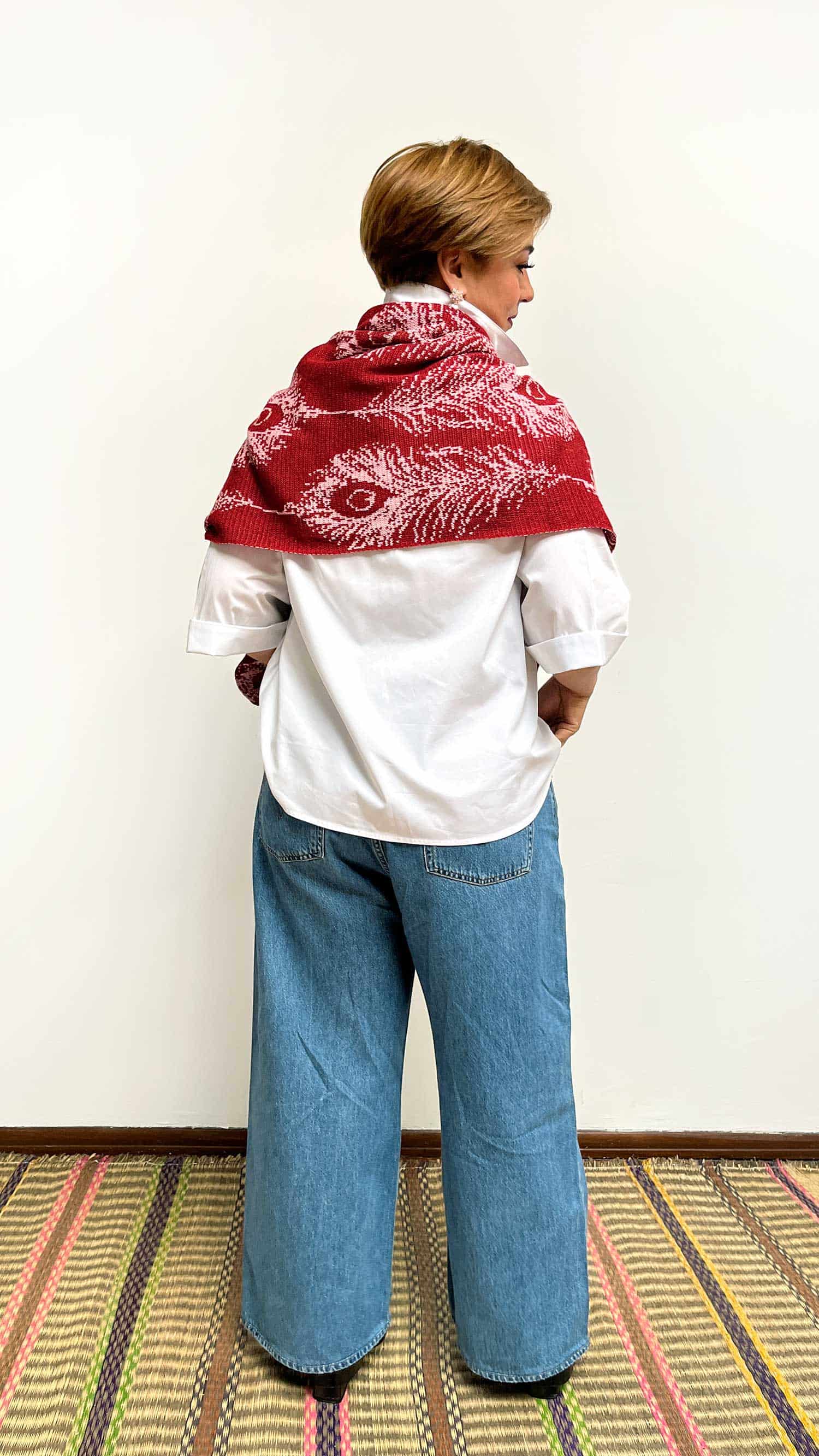 Poncho Plumas - rojo y rosado - miniatura 3