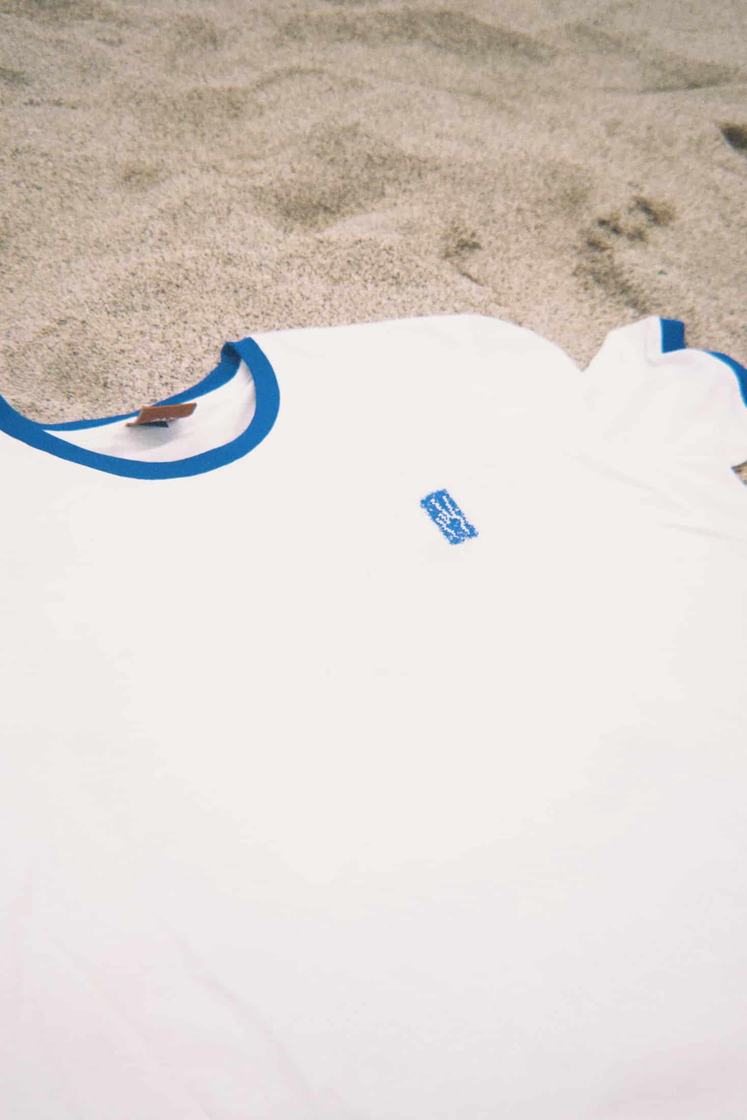Camiseta "Tell your friends you <3 them" - miniatura 3
