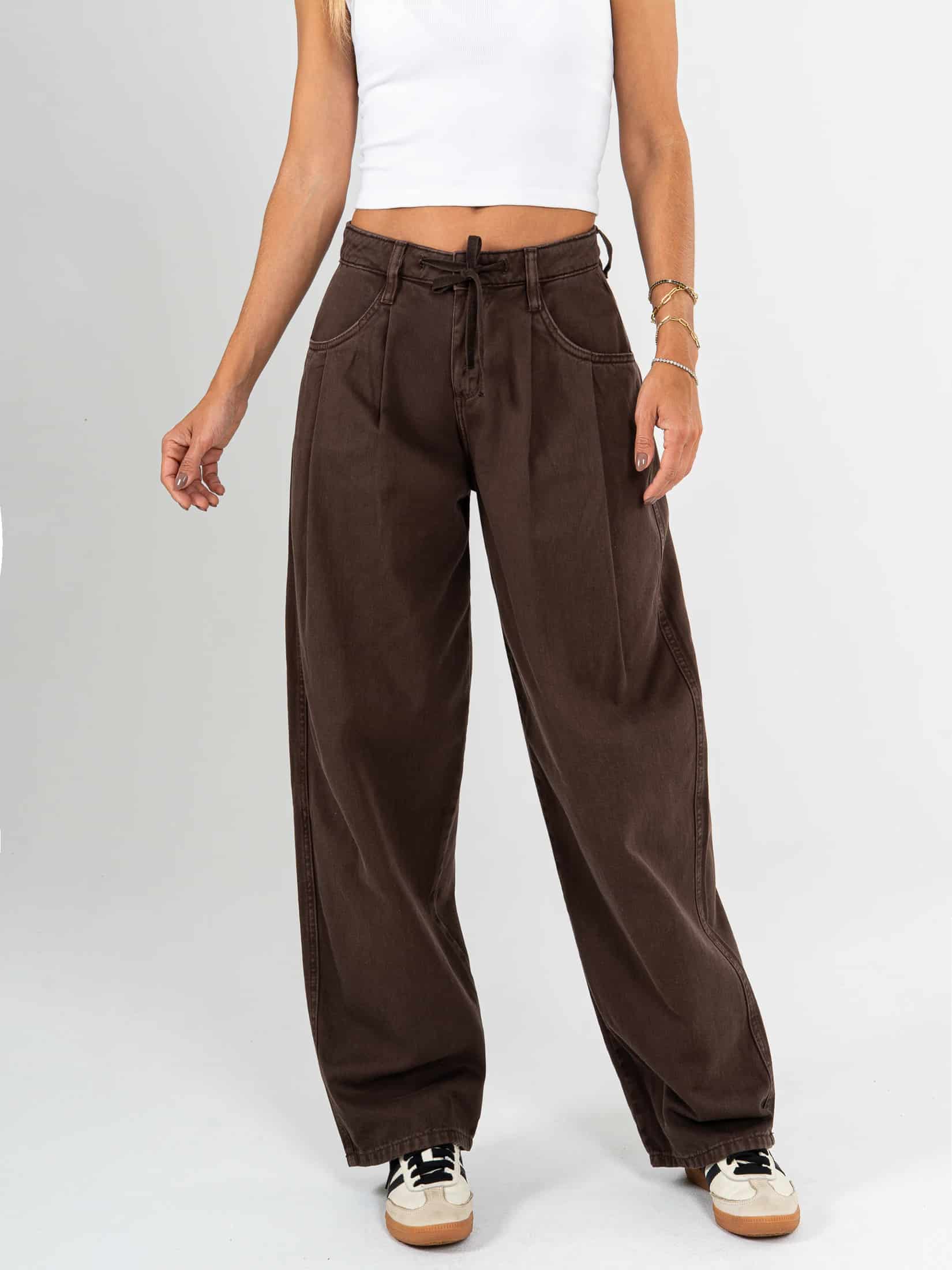 Ref: 069653 Pantalón wide leg, rígido, tiro medio, diseño cinco bolsillos, tono cafe. - miniatura 1