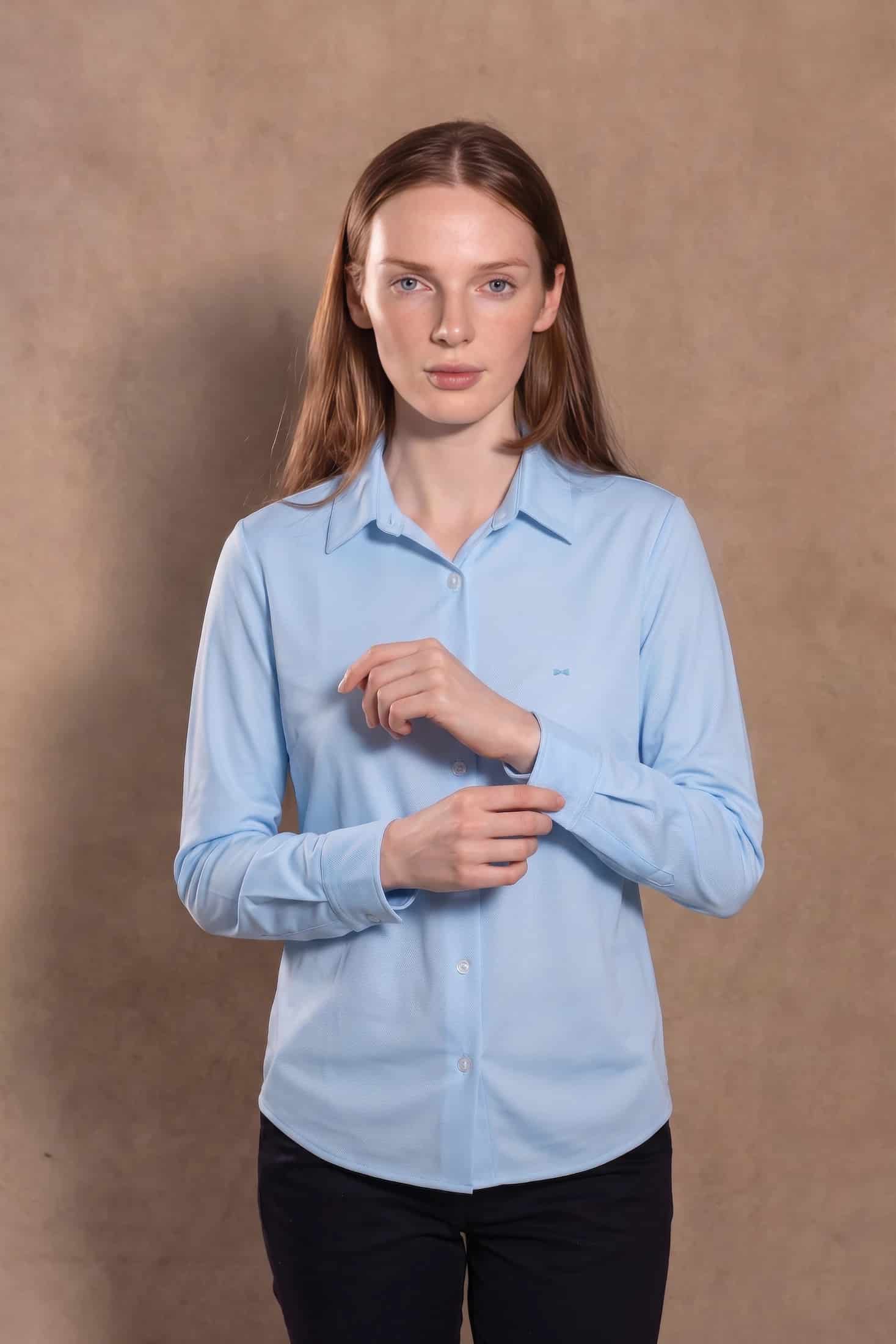 Camisa Perfromance Oxford De Mujer Azul Claro - miniatura 2