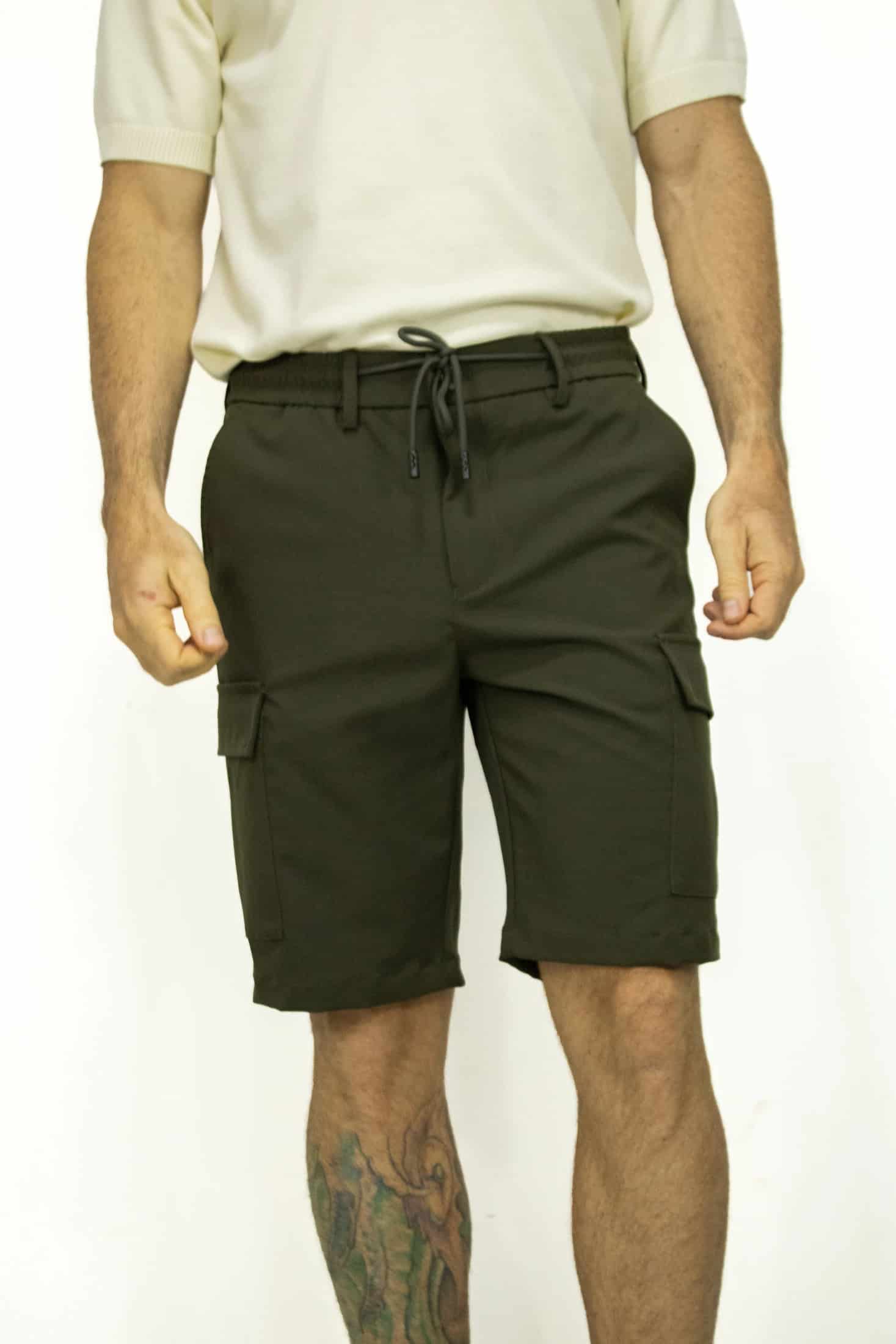 BERMUDA CARGO VERDE PARA HOMBRE - miniatura 2