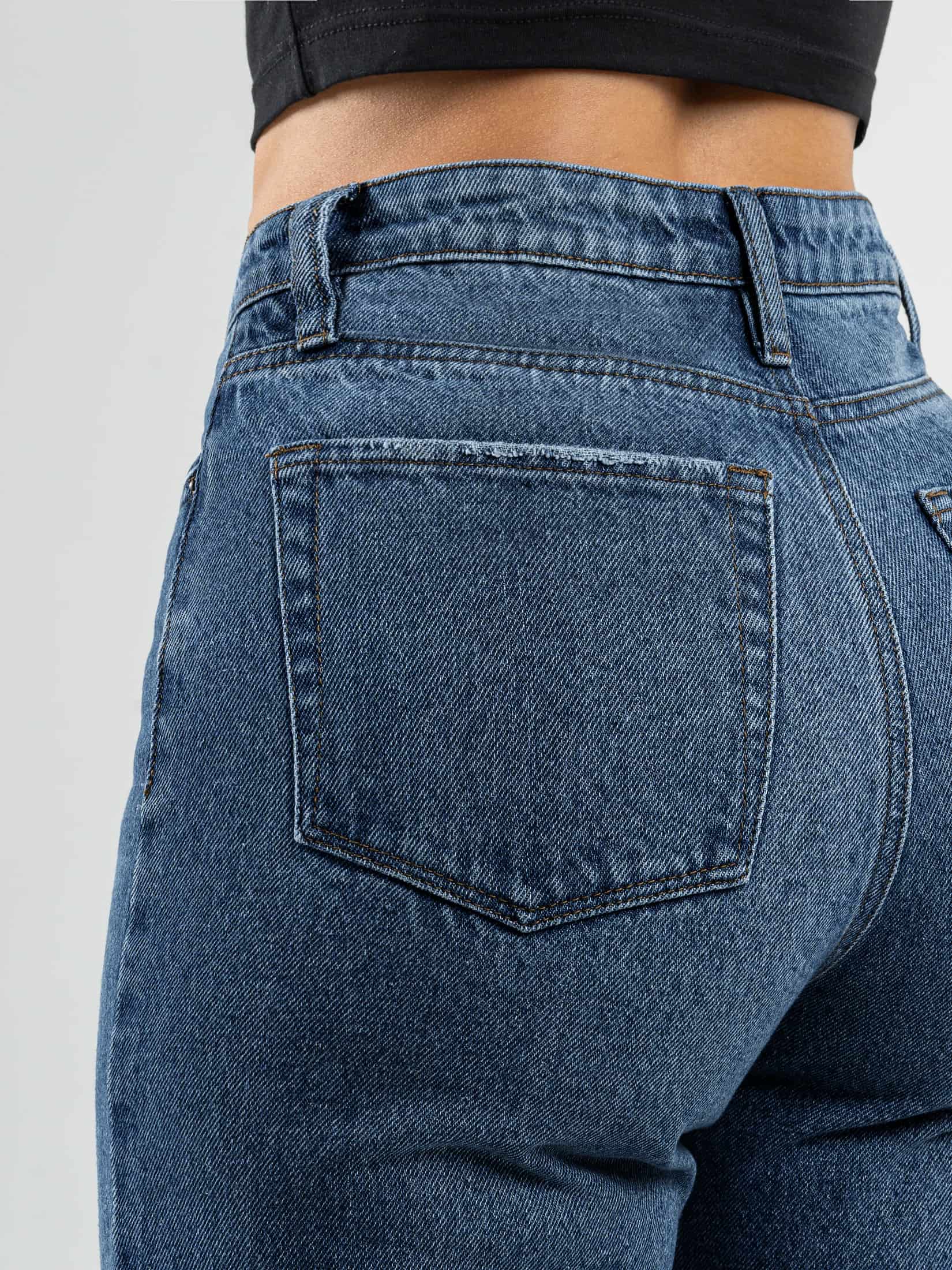 Ref: 064236 Jean Mom Flare, rígido, tiro alto, tono azul medio, diseño cinco bolsillos. - miniatura 4