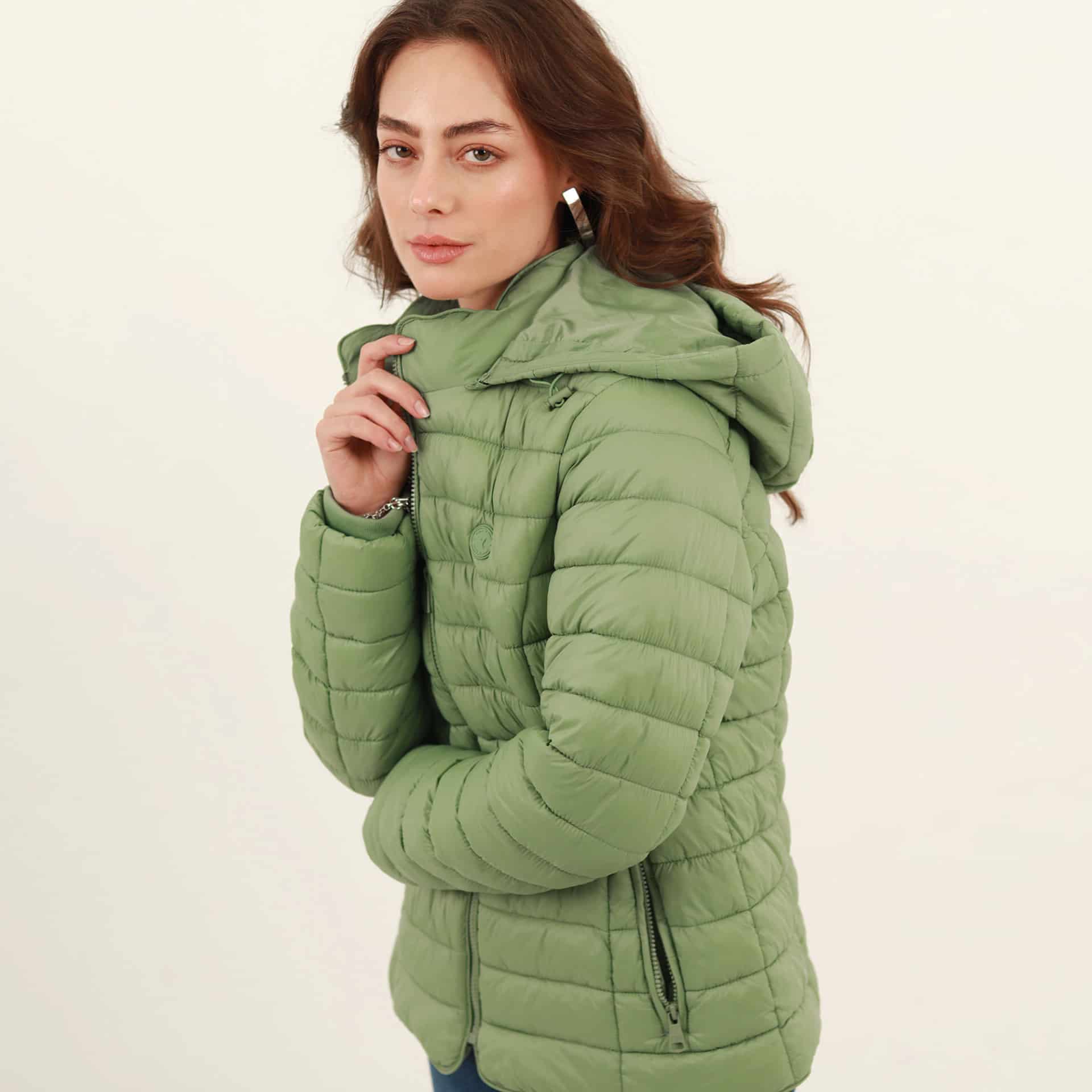 Chaqueta acolchada básica cuello alto con capucha - miniatura 44